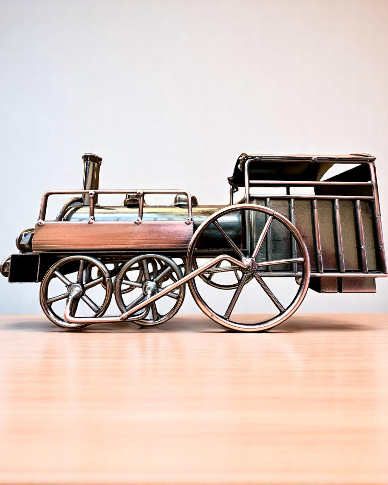 Локомотив з заліза «Retro Express» – декорація, модель, ручної роботи з можливістю гравірування на подарунок