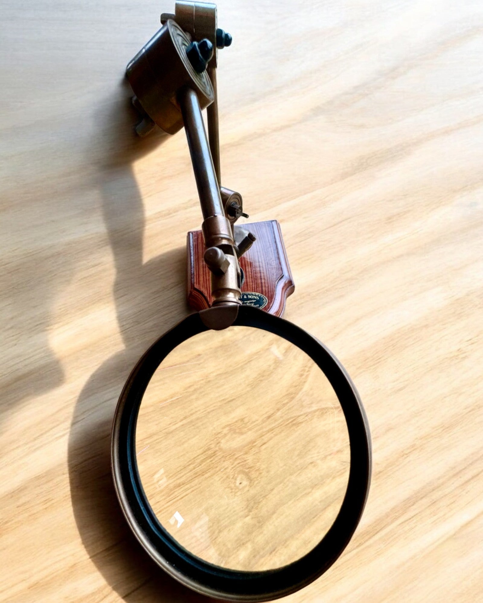 Craft magnifying glass "Royal Magnifier" with stand and adjustable holder - customizable with engraving for a gift