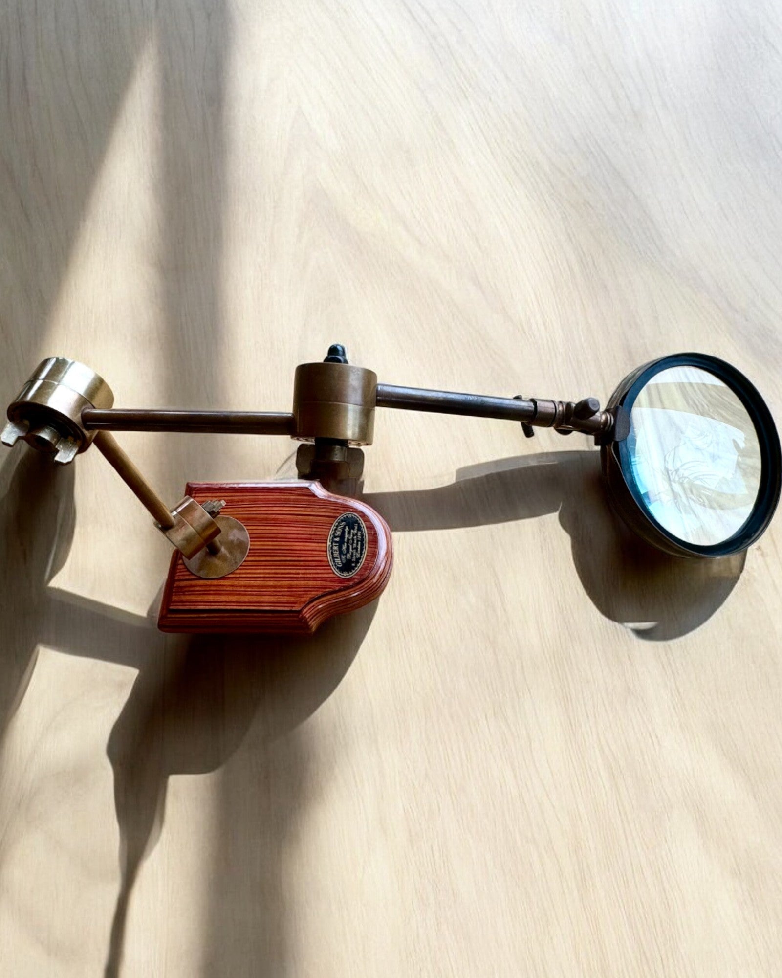 Craft magnifying glass "Royal Magnifier" with stand and adjustable holder - customizable with engraving for a gift
