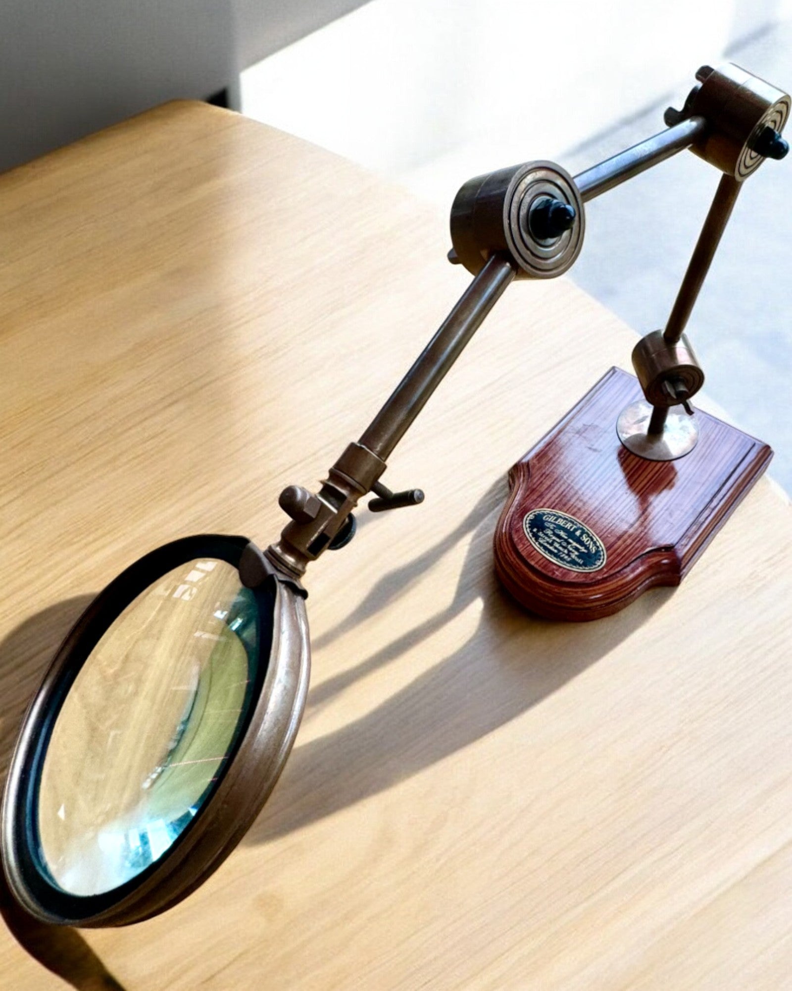 Craft magnifying glass "Royal Magnifier" with stand and adjustable holder - customizable with engraving for a gift
