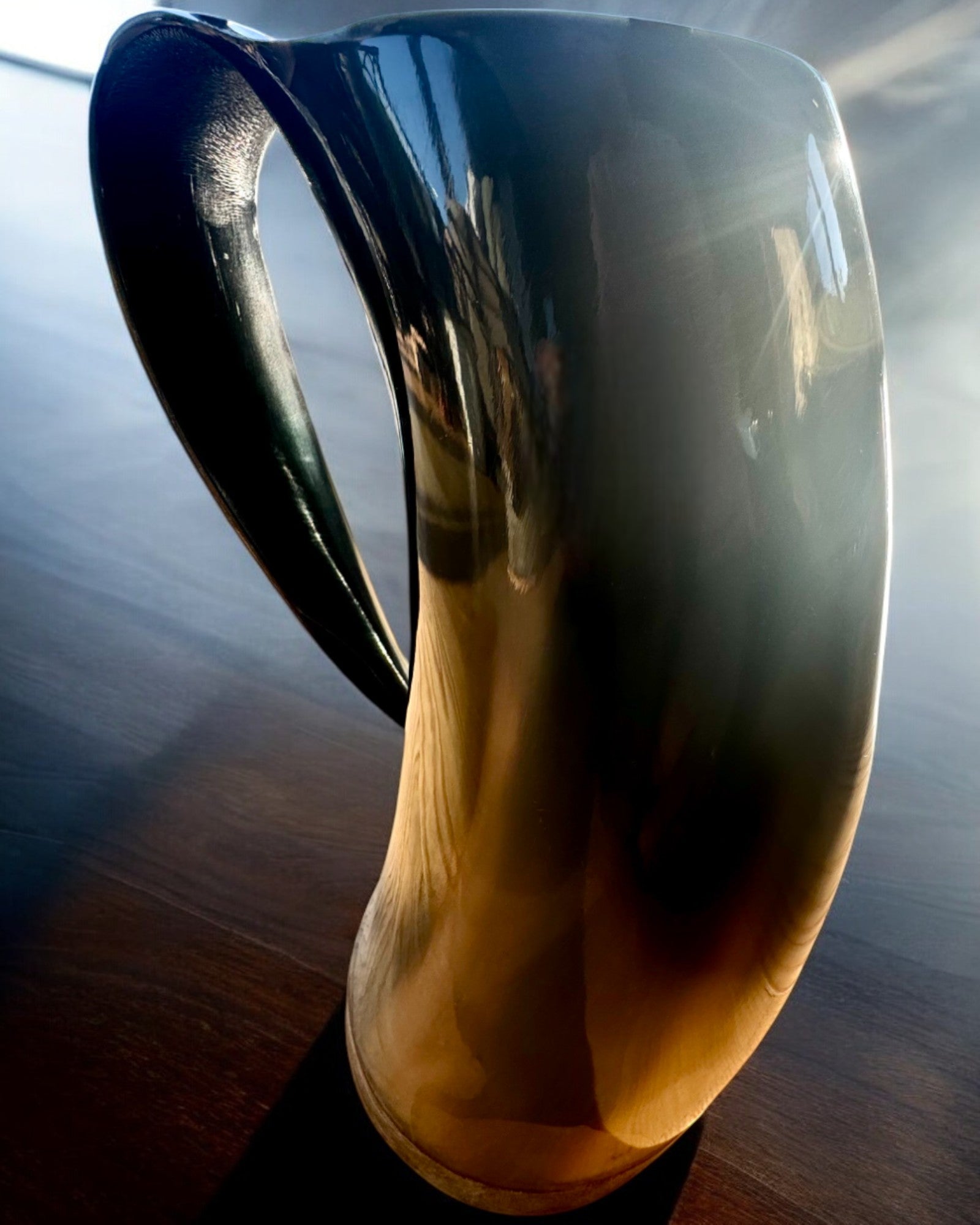 Compacto, 350 ml, Caneca Esculpida Obra-Prima com possibilidade de personalização com gravação - 2 variantes de cor