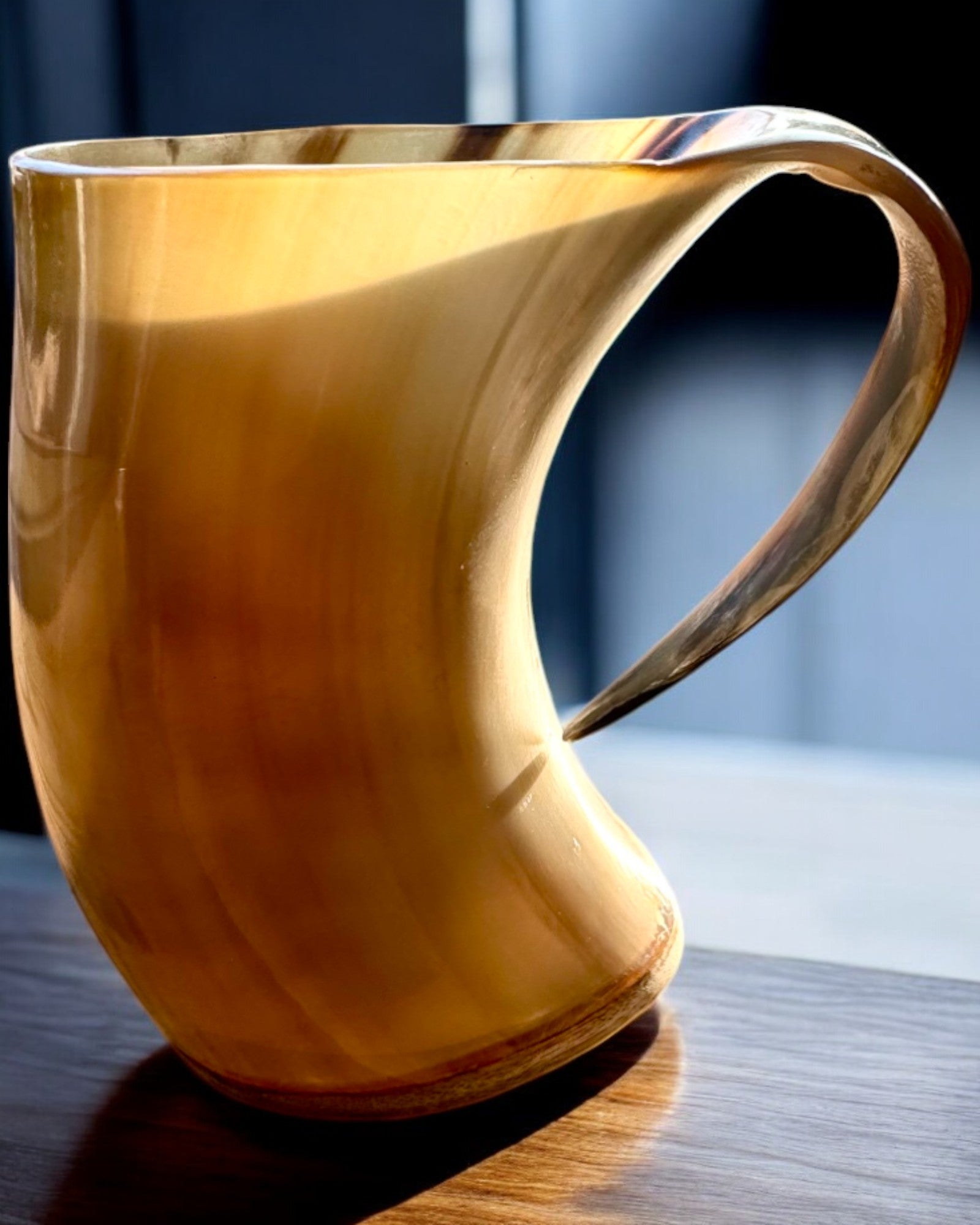 Kompaktní, 350 ml, Rytý mistrovský půllitr s možností personalizace gravírováním - 2 barevné varianty