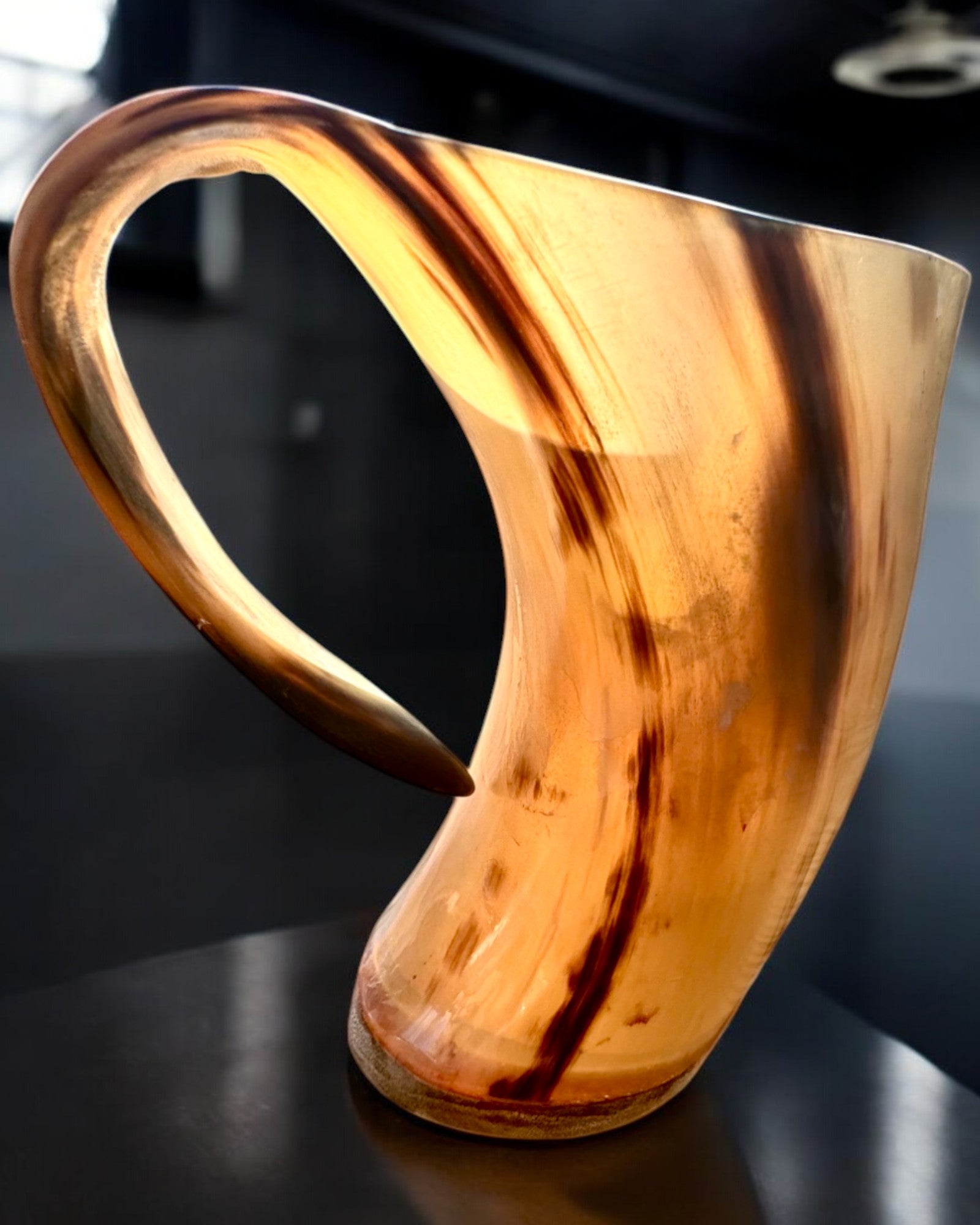 Compacto, 350 ml, Caneca Esculpida Obra-Prima com possibilidade de personalização com gravação - 2 variantes de cor