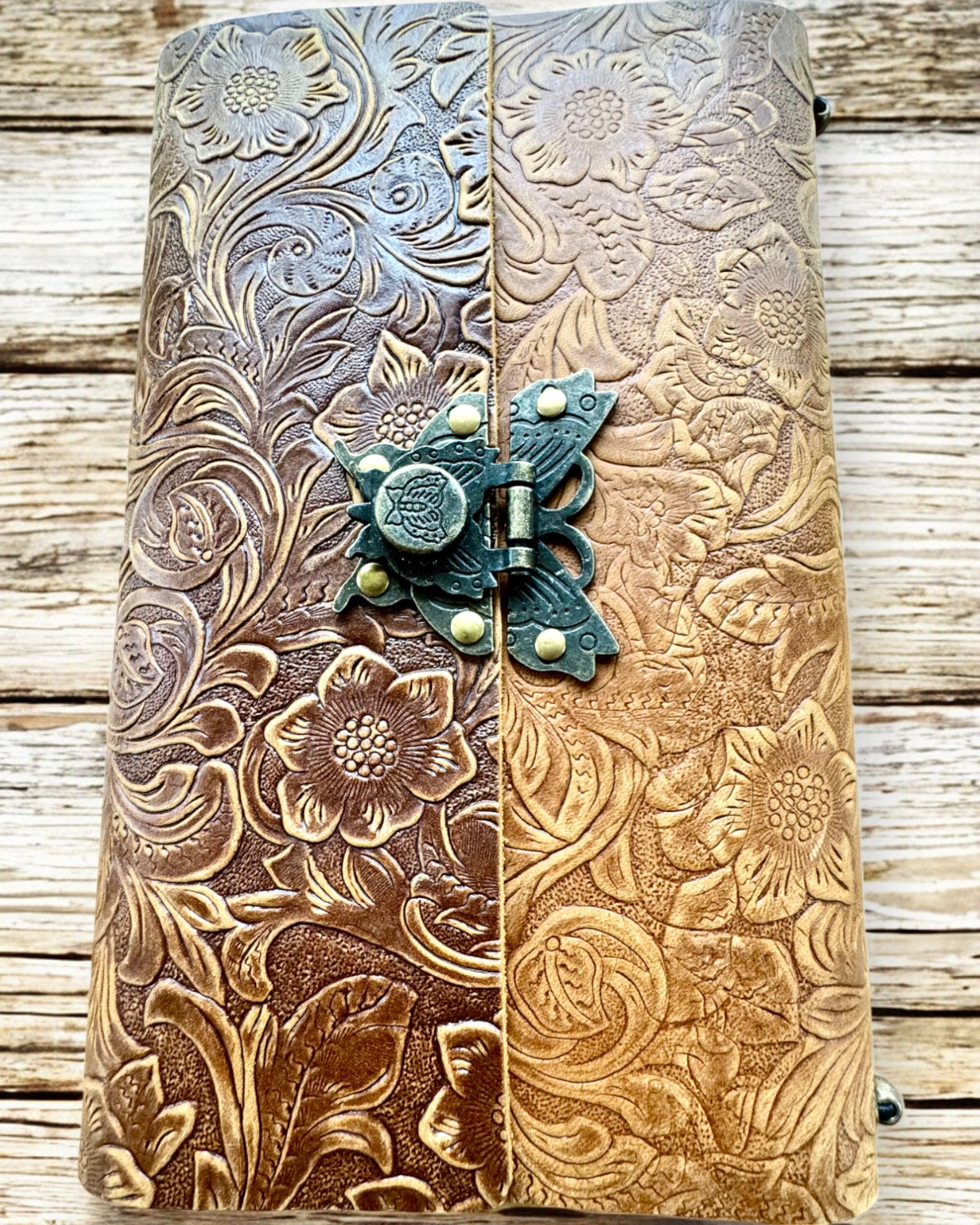 Luksuzna Retro Bilježnica s Kožnim Koricama - "Vintage Elegance", 480 stranica, mogućnost personalizacije gravurom