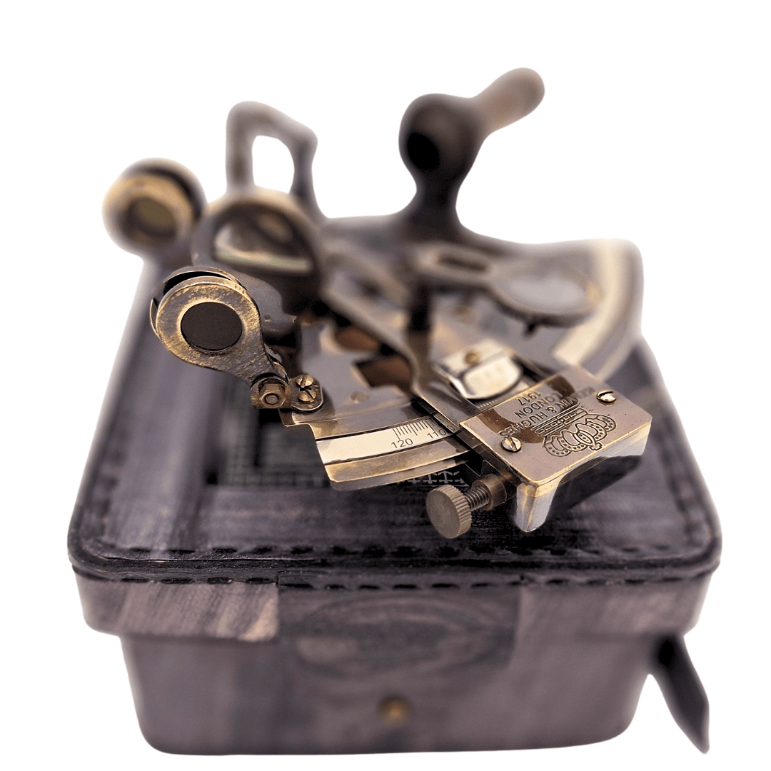 Mosazný sextant v koženém pouzdře – ST003