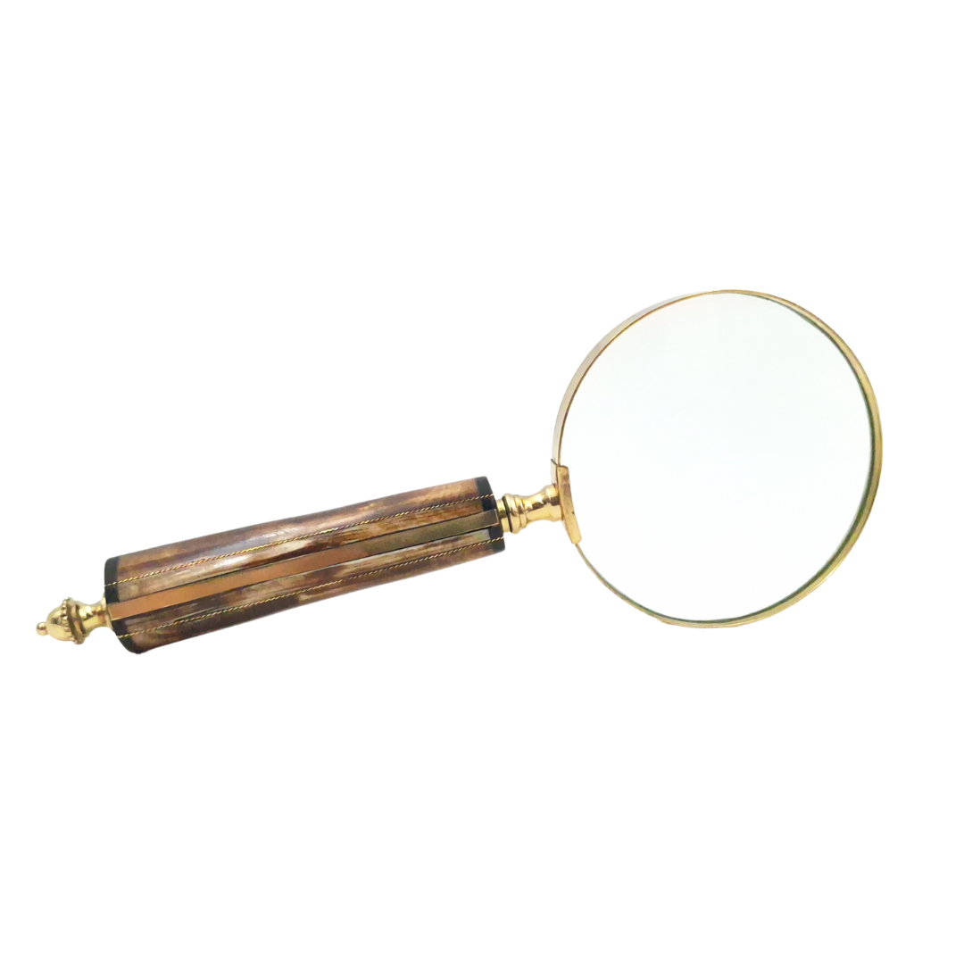 Lupa MFM com armação em latão e cabo em osso, ampliação de 3.5x, personalização por gravação, ideal como presente para colecionadores, dourada e branca/creme, dimensões 10 x 23 x 1.9 cm