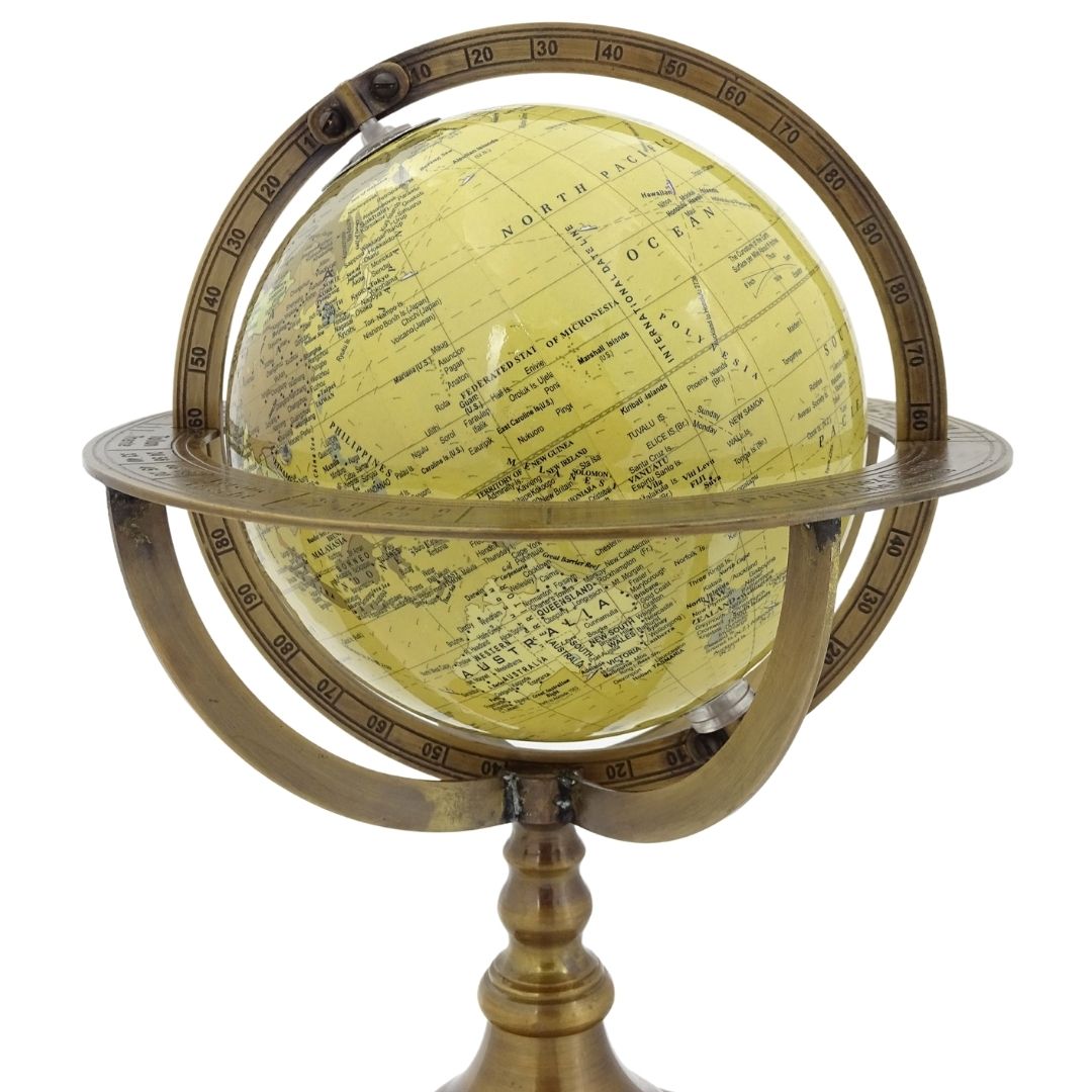 Decorative globe on a brass base - NC2142