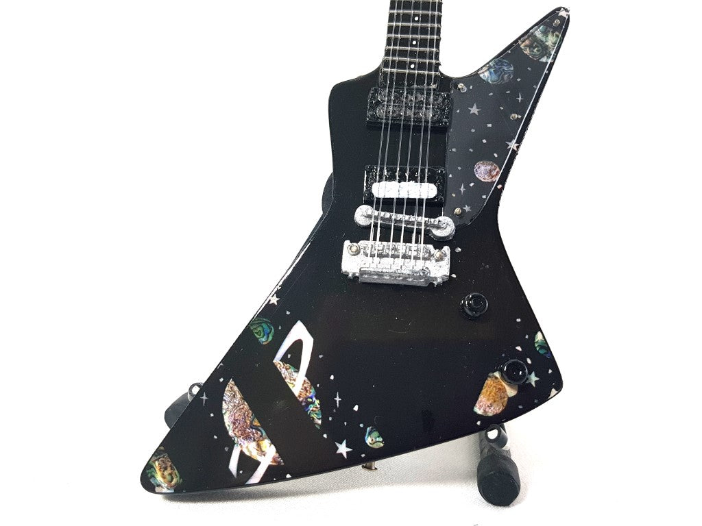 Mini kytara ve stylu Scorpions Matthias Jabs MGT-7818