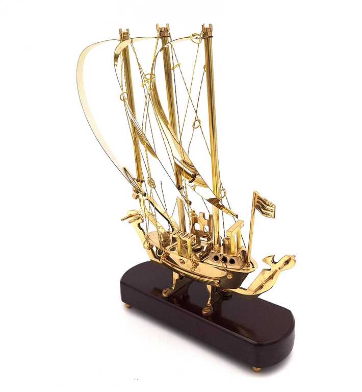 Navă din alamă pe suport din lemn - 30cm - N-3615A