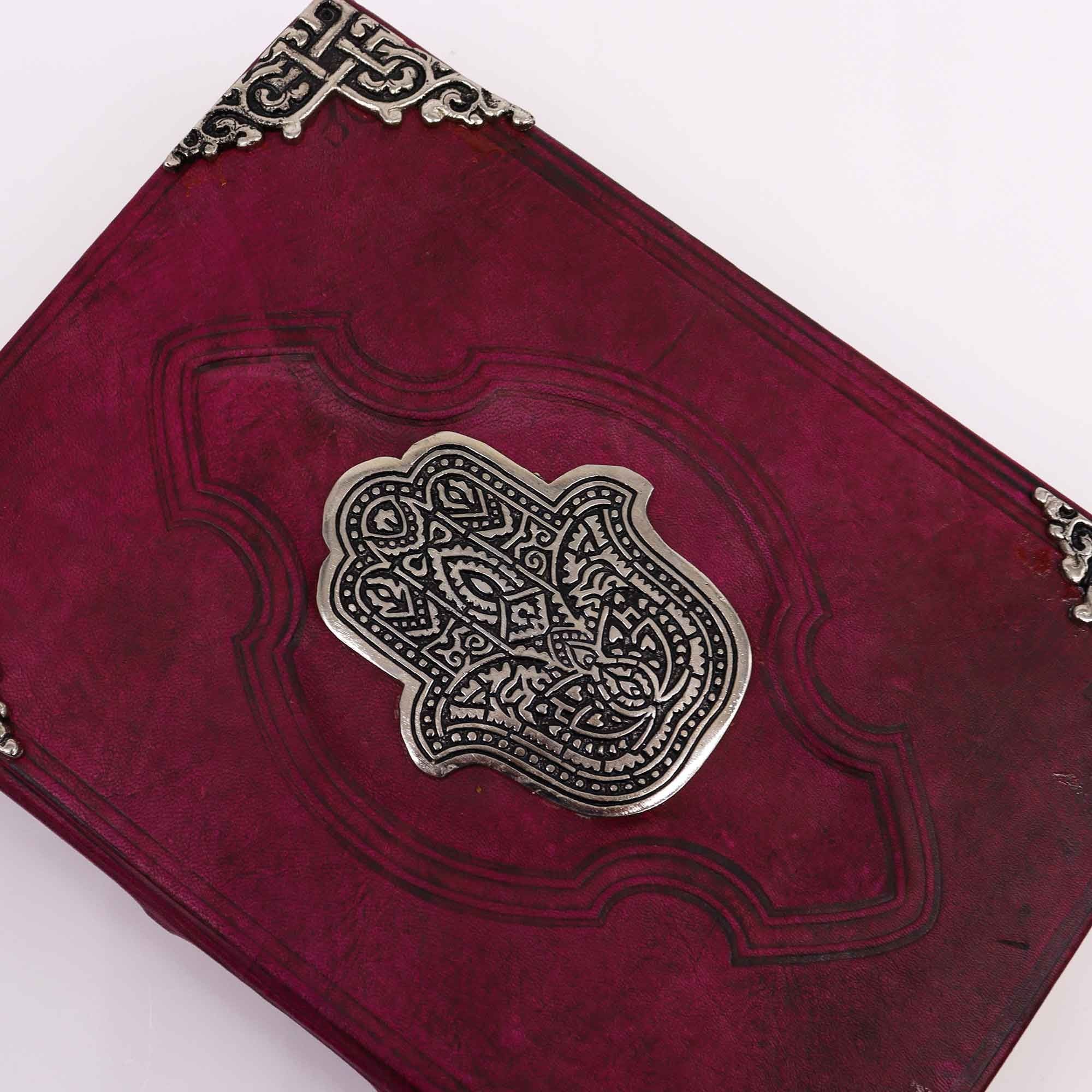Libro Hefty Red Tan con Decoración Hamsa