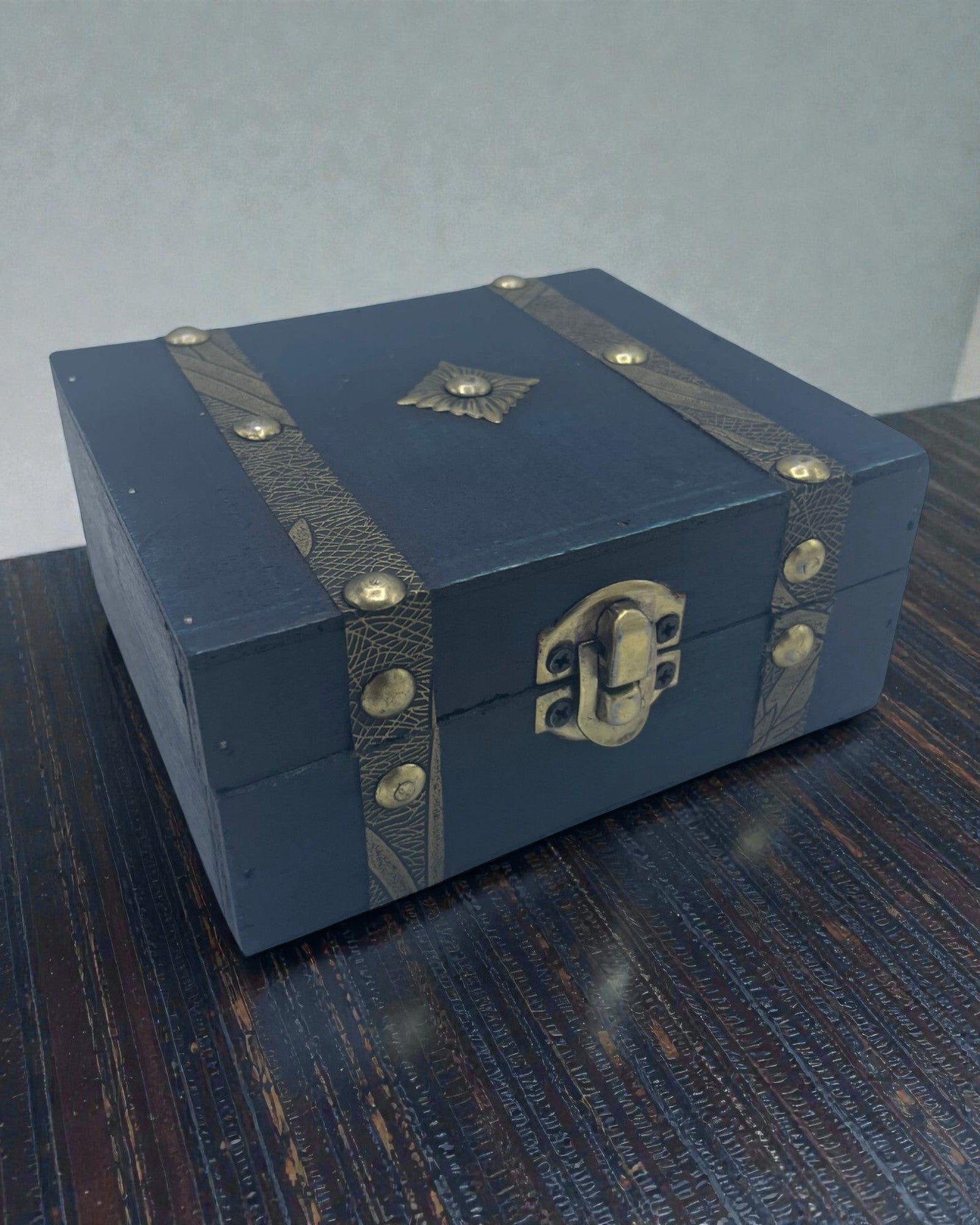 Herbaciana Arca Atlantidei – Cutie pătrată albastră, de epocă