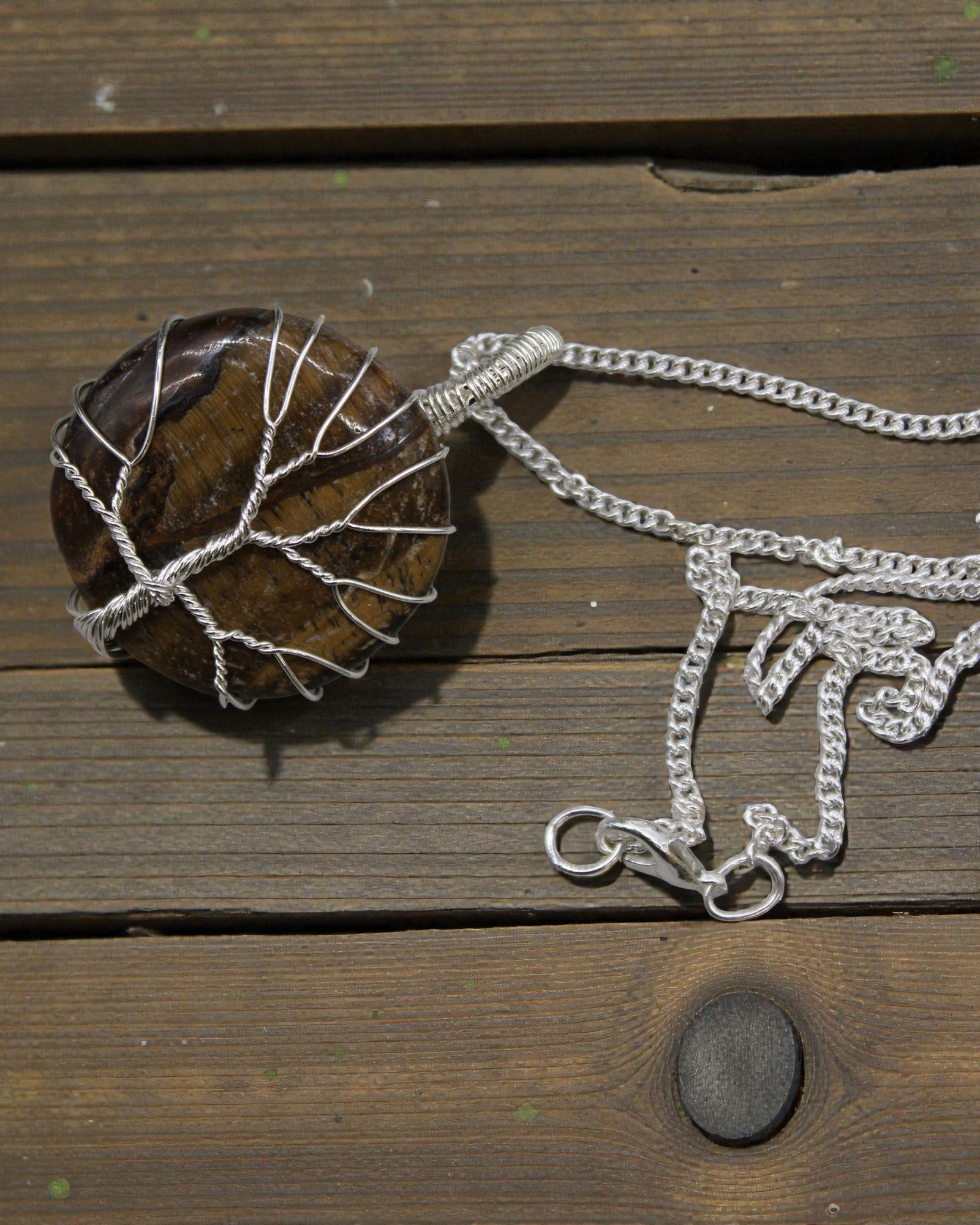 Drvo hrabrosti – ručno izrađena ogrlica s tigrovim okom i Drvom života