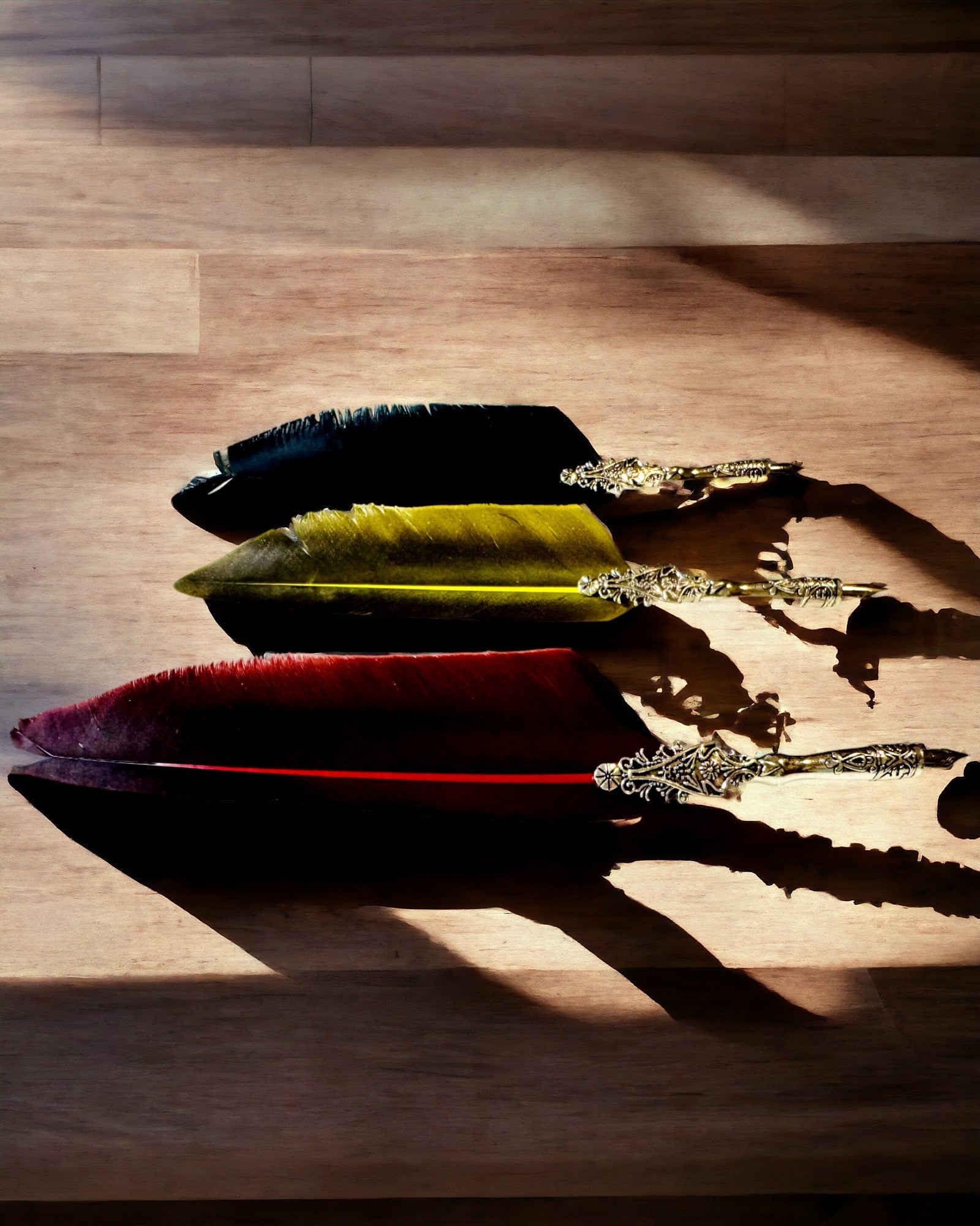 Vintage kaligrafsko pero s prirodnim guščjim perom – idealan poklon za Majčin dan ili za učitelja. Gravura