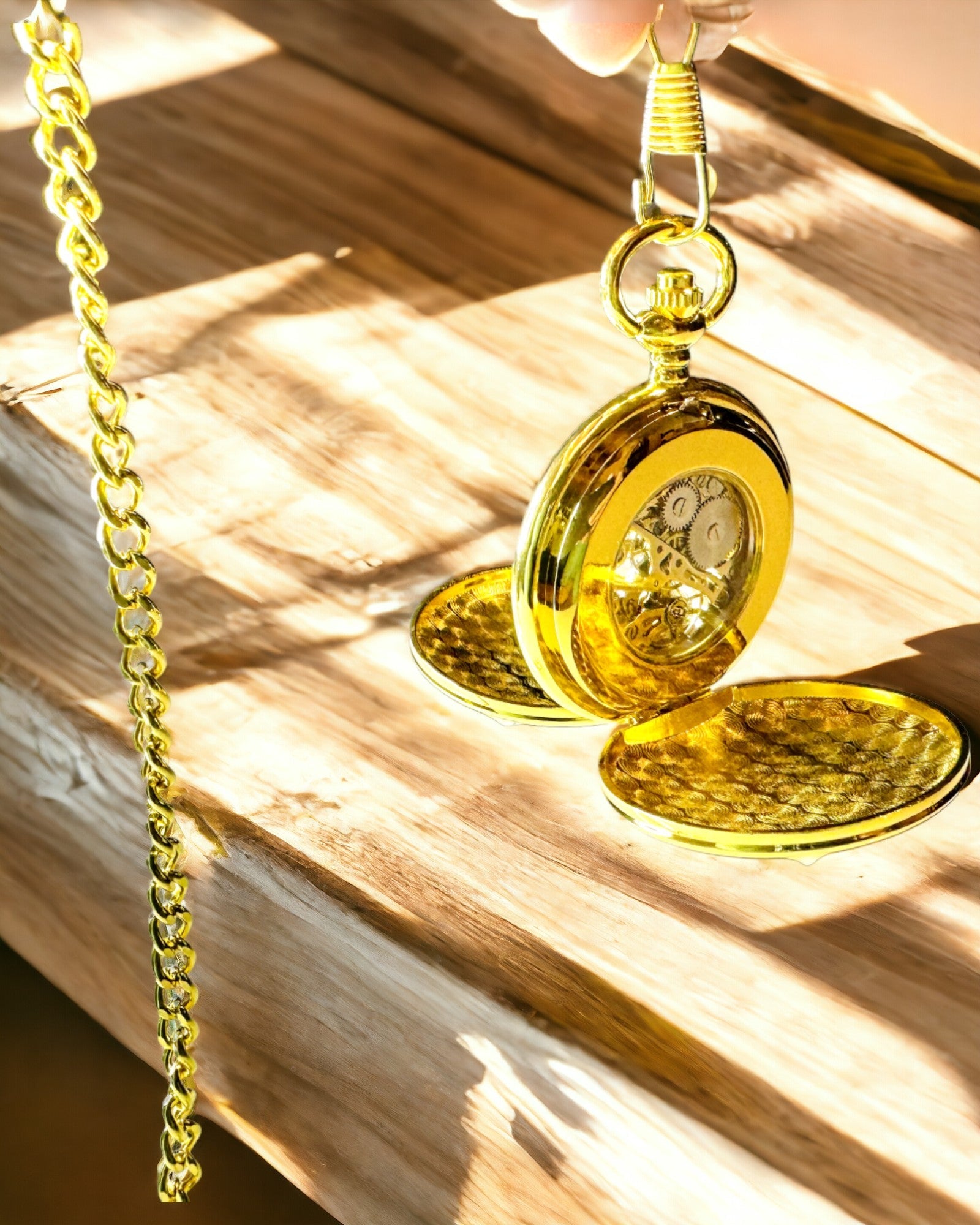 Klasisks kabatas mehāniskais pulkstenis ar dubultu vāku, manuāls, zelta krāsā, ar gravējumu