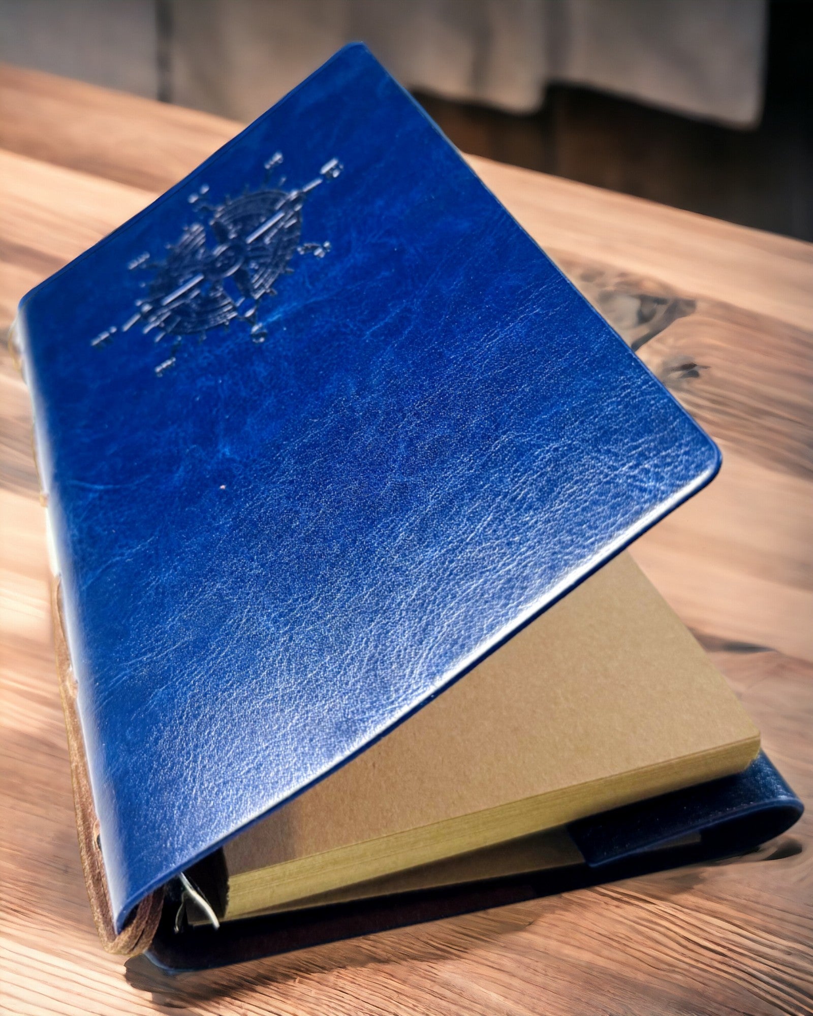 Vintage Pomorski Notepad A6 ili A7 veličina - s Motivom Kompasa i Ležajnim Stranicama - Dostupan u raznim Bojama, mogućnost graviranja