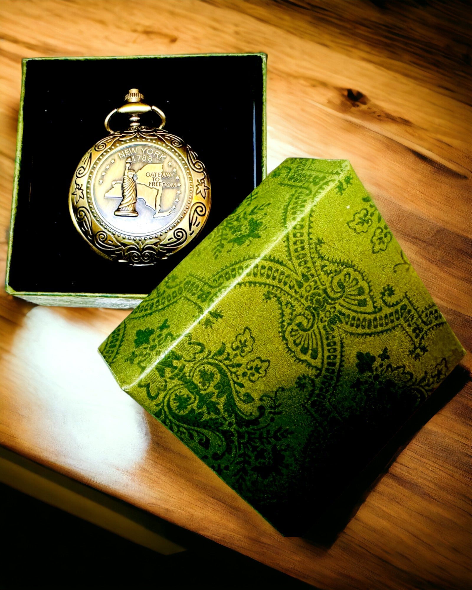 Kompas de buzunar Retro cu Motiv New York – Busolă Multifuncțională, Elegantă cu Imaginea Statuii Libertății