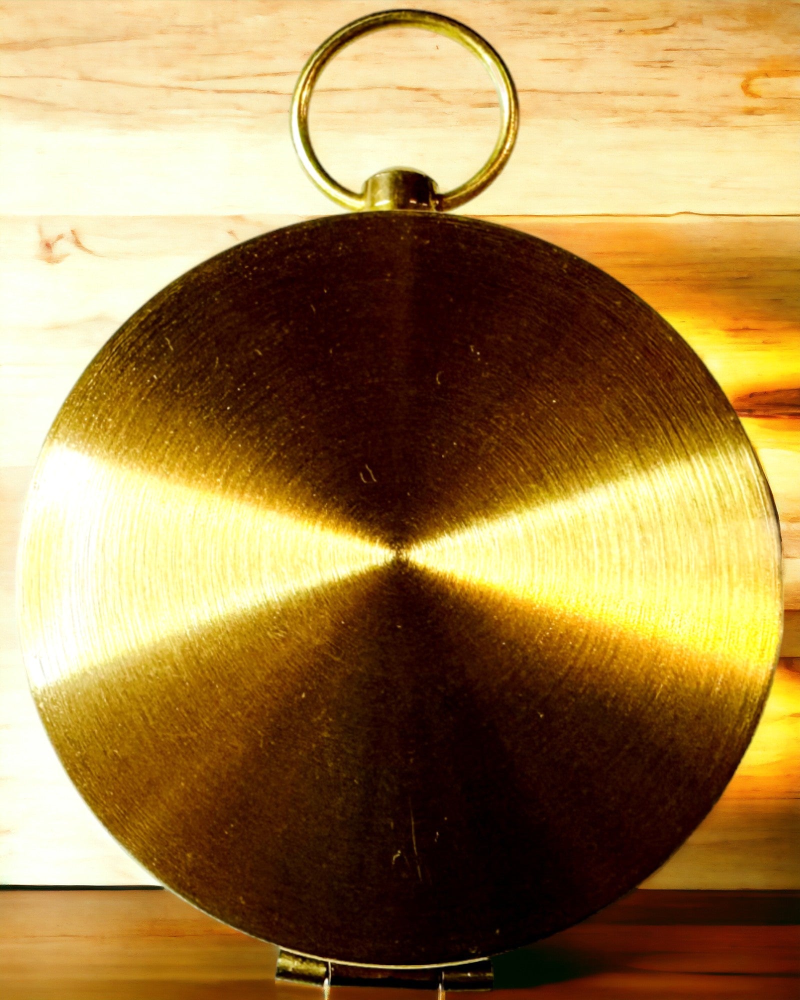 Busolă de Navigație în Stil Retro – Instrument Portabil și Precis pentru Determinarea Direcției pentru Călători și Exploratori. Gravură, personalizare.