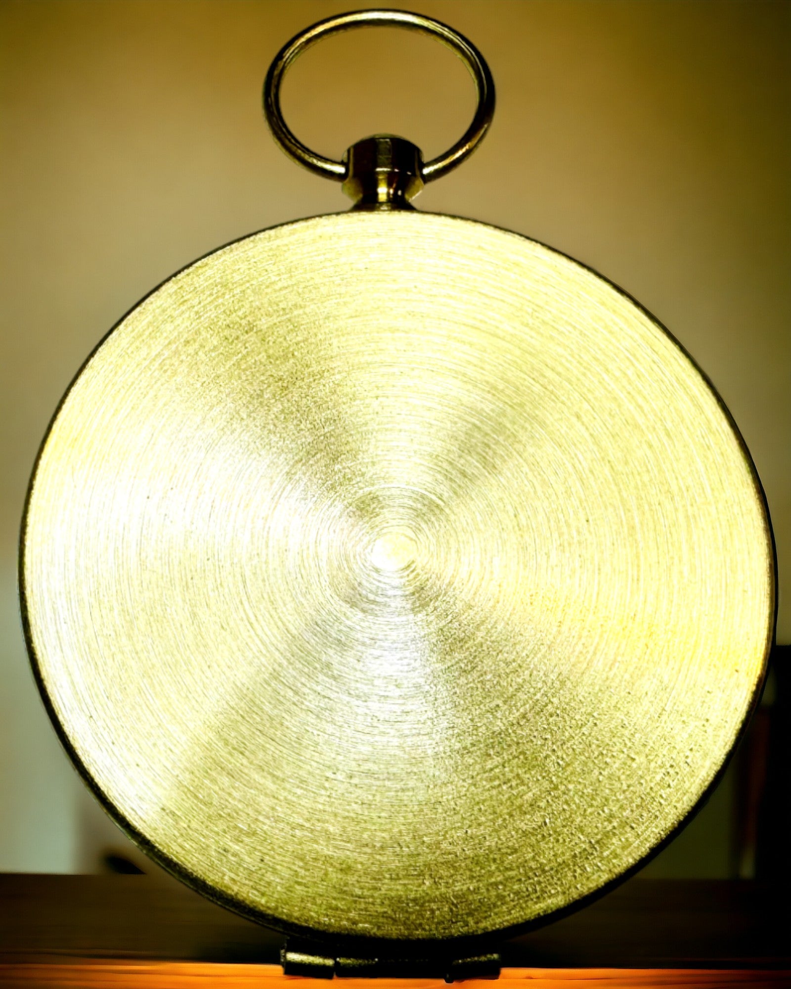 Busolă de Navigație în Stil Retro – Instrument Portabil și Precis pentru Determinarea Direcției pentru Călători și Exploratori. Gravură, personalizare.