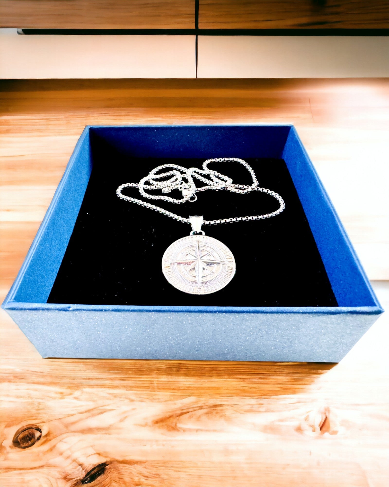 Кулон з компасом – Ковані прикраси з нержавіючої сталі для чоловіків і жінок у двох кольорах, з гравіюванням