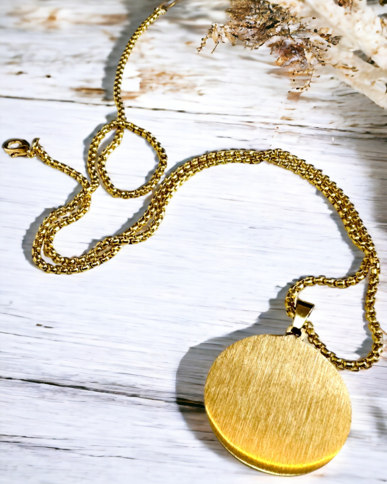 Підвіска "Urban Elegance" – Кругла Медаль з Нержавіючої Сталі у Двох Кольорах з Можливістю Персоналізації