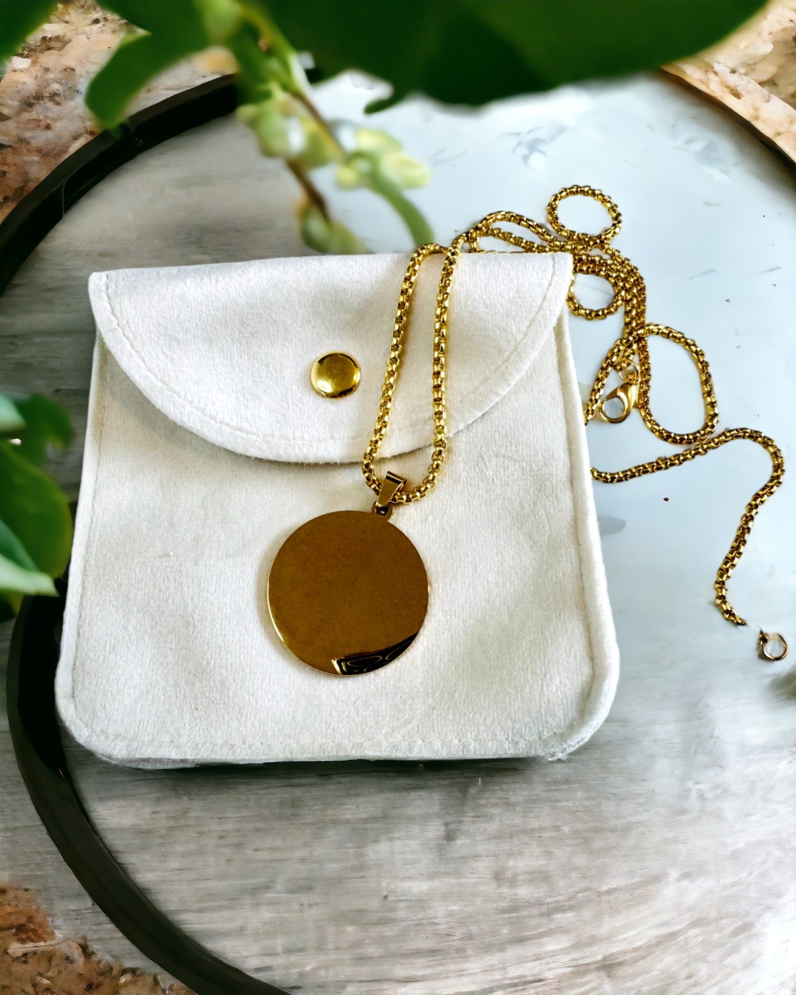 Підвіска "Urban Elegance" – Кругла Медаль з Нержавіючої Сталі у Двох Кольорах з Можливістю Персоналізації