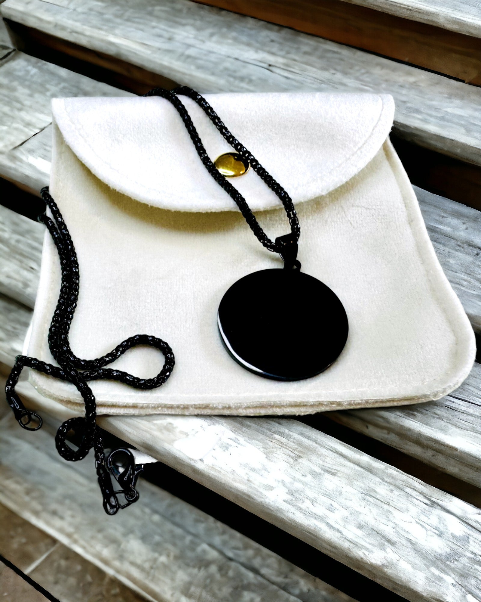 Підвіска "Urban Elegance" – Кругла Медаль з Нержавіючої Сталі у Двох Кольорах з Можливістю Персоналізації