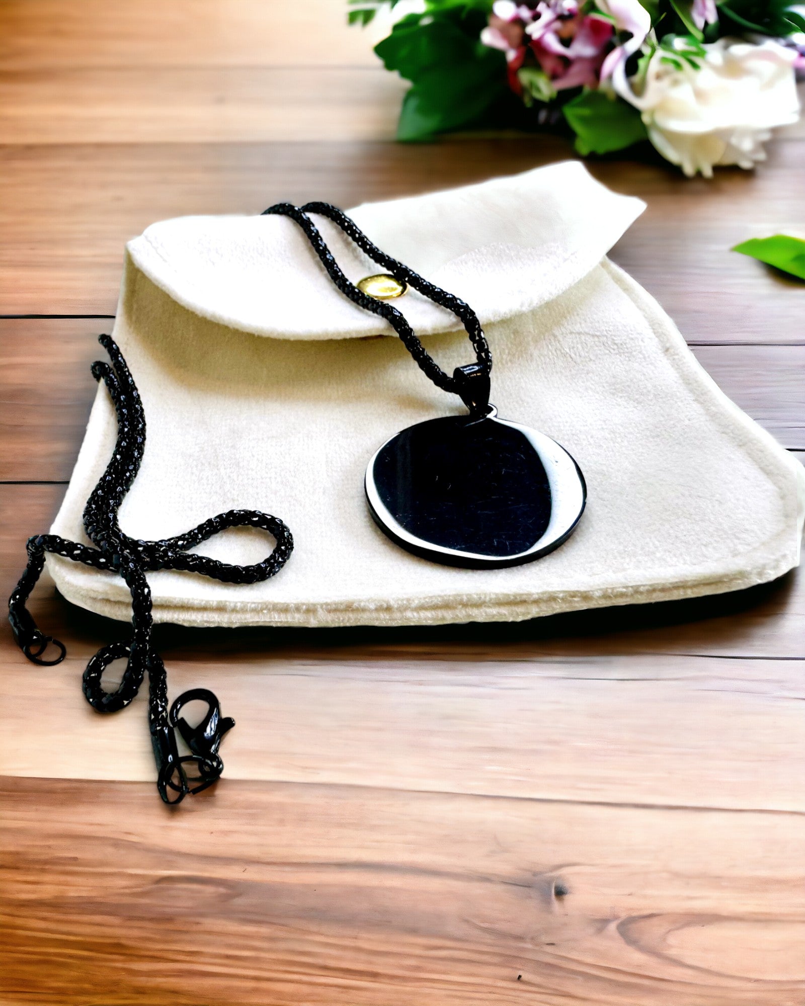 Підвіска "Urban Elegance" – Кругла Медаль з Нержавіючої Сталі у Двох Кольорах з Можливістю Персоналізації