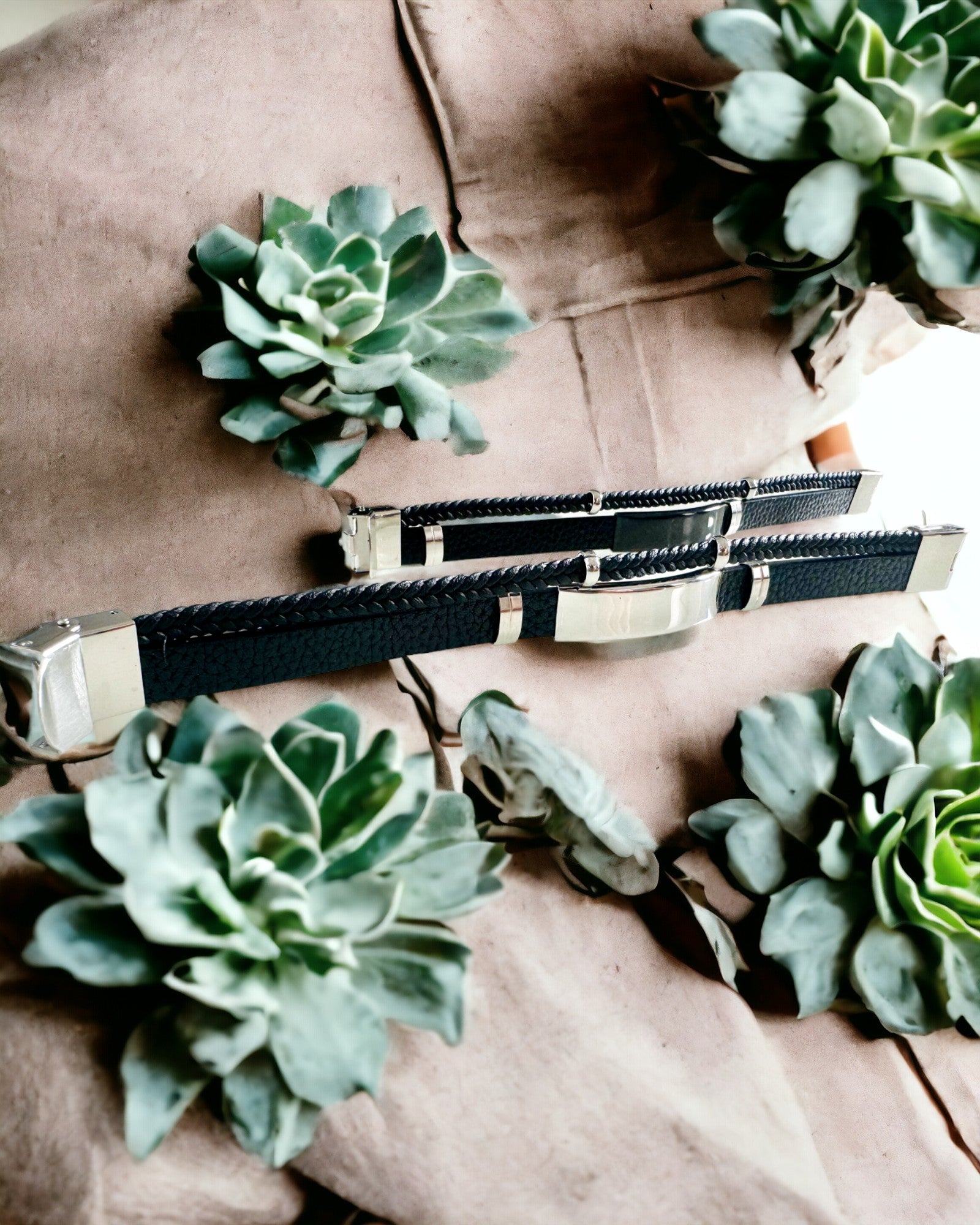 Чоловічий браслет з PU шкіри та нержавіючої сталі з можливістю гравіювання – доступний у двох кольорових варіантах