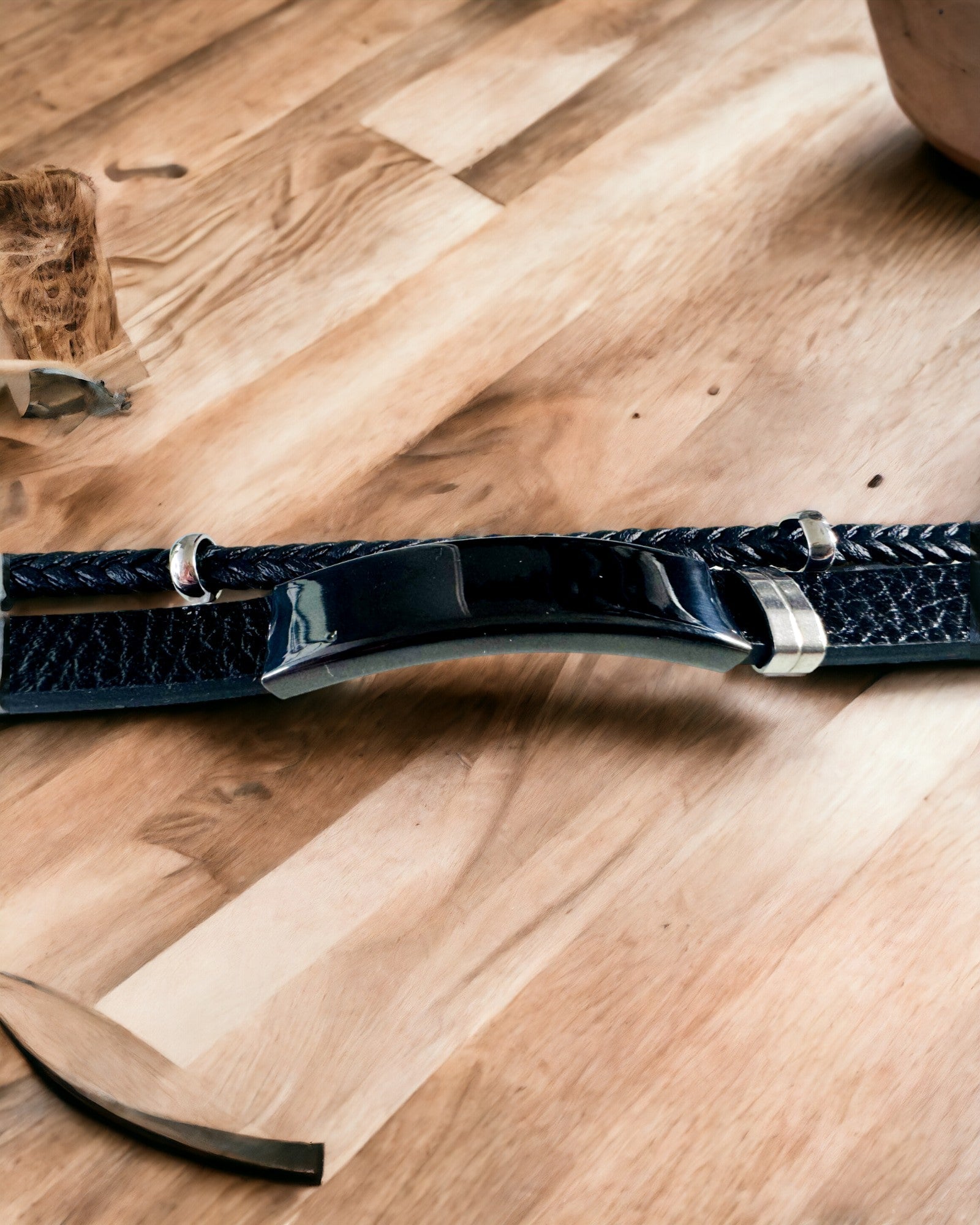 Чоловічий браслет з PU шкіри та нержавіючої сталі з можливістю гравіювання – доступний у двох кольорових варіантах