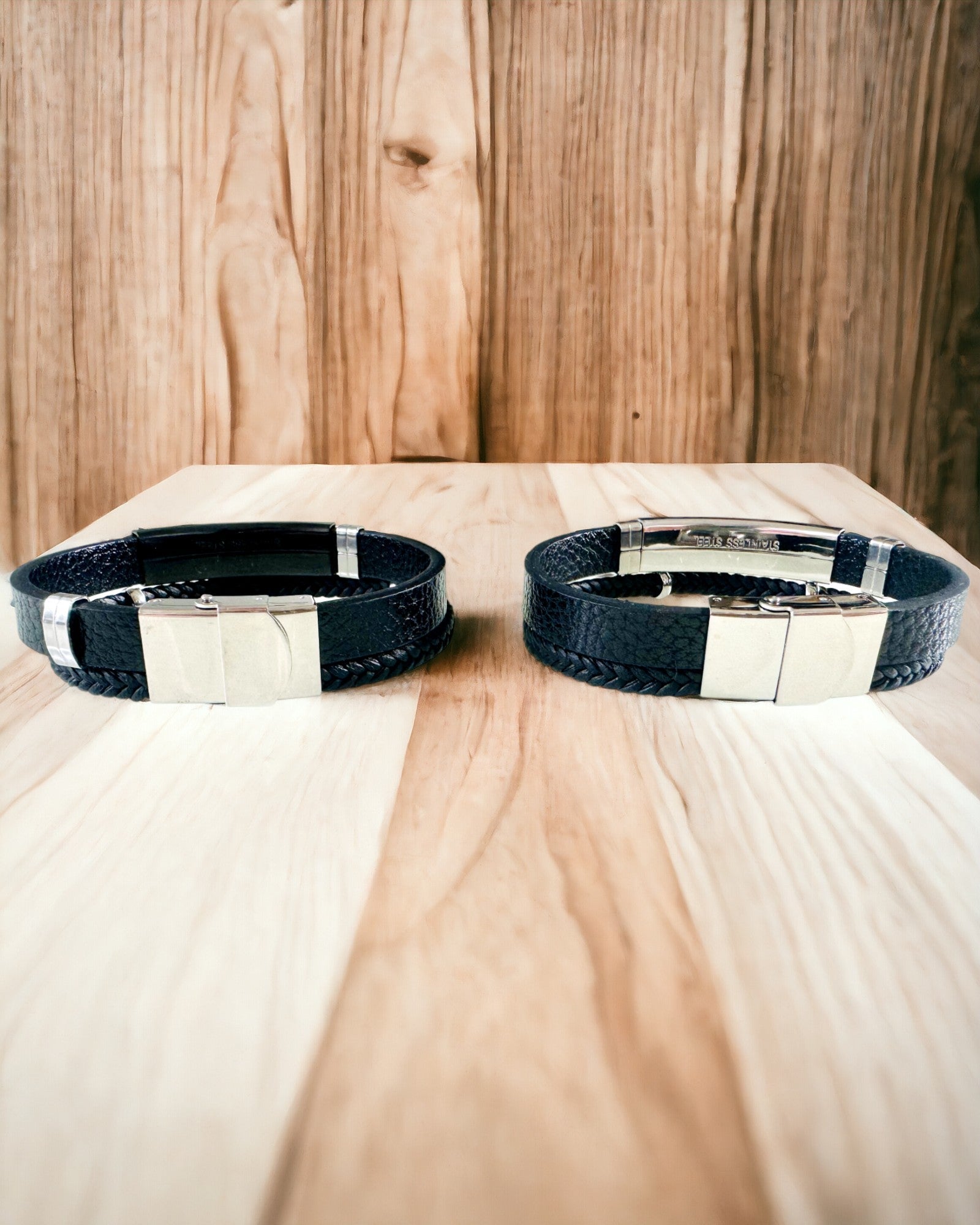 Чоловічий браслет з PU шкіри та нержавіючої сталі з можливістю гравіювання – доступний у двох кольорових варіантах