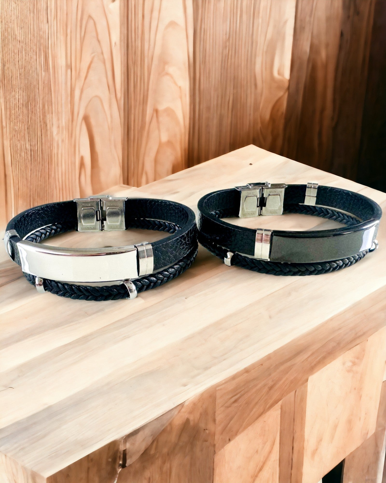 Чоловічий браслет з PU шкіри та нержавіючої сталі з можливістю гравіювання – доступний у двох кольорових варіантах