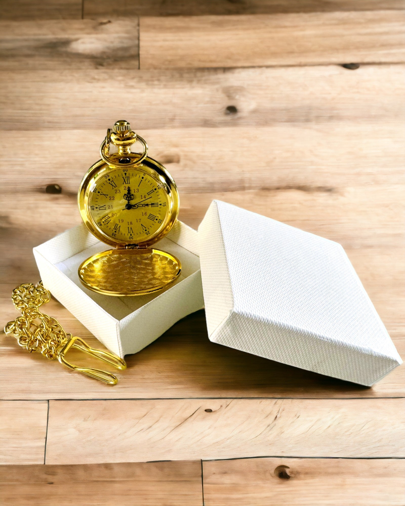 Zlatni džepni sat u retro stilu s mogućnošću graviranja