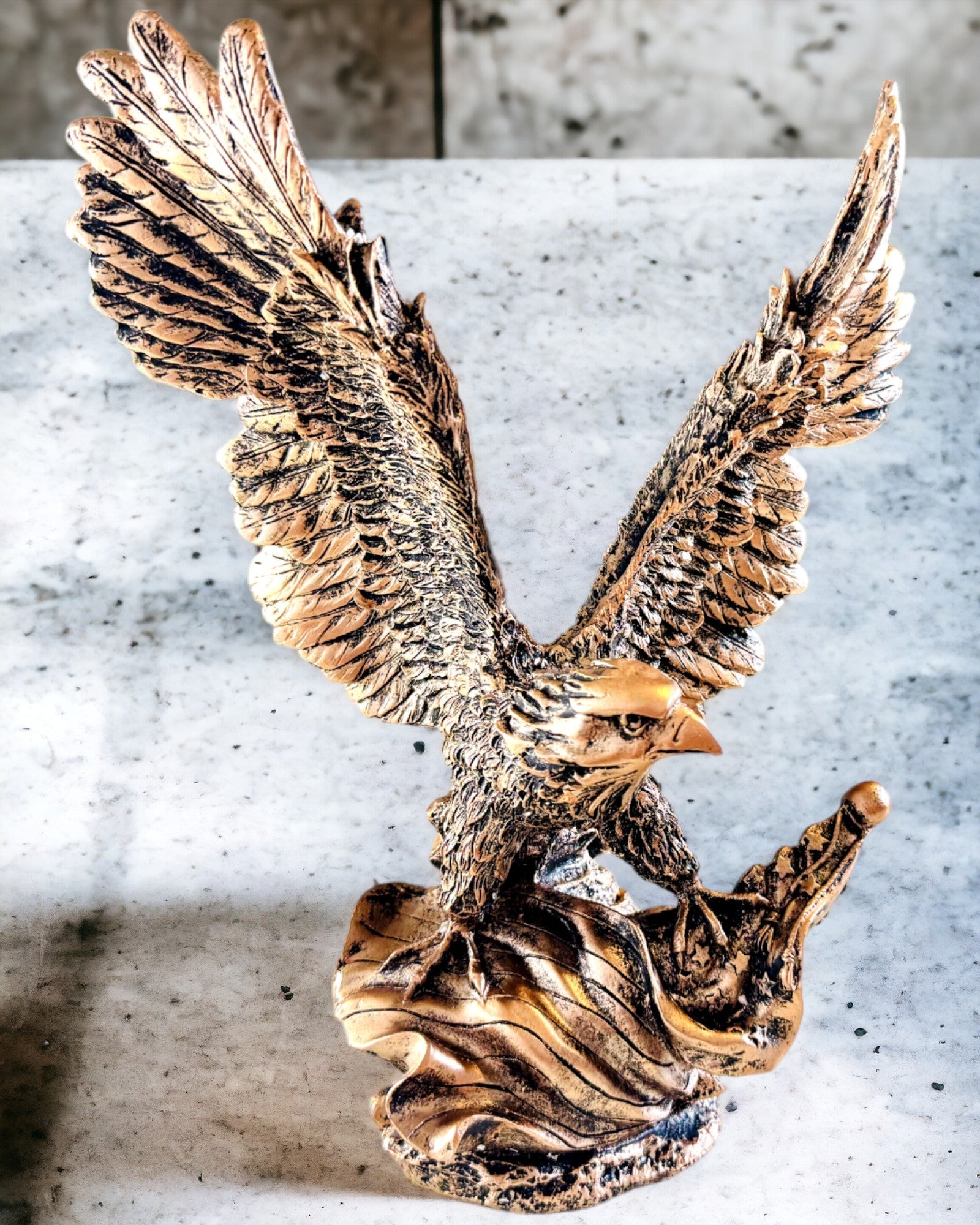 "Lord of the Winds" – Retro Eagle Statue in Vintage Style with Engraving Option