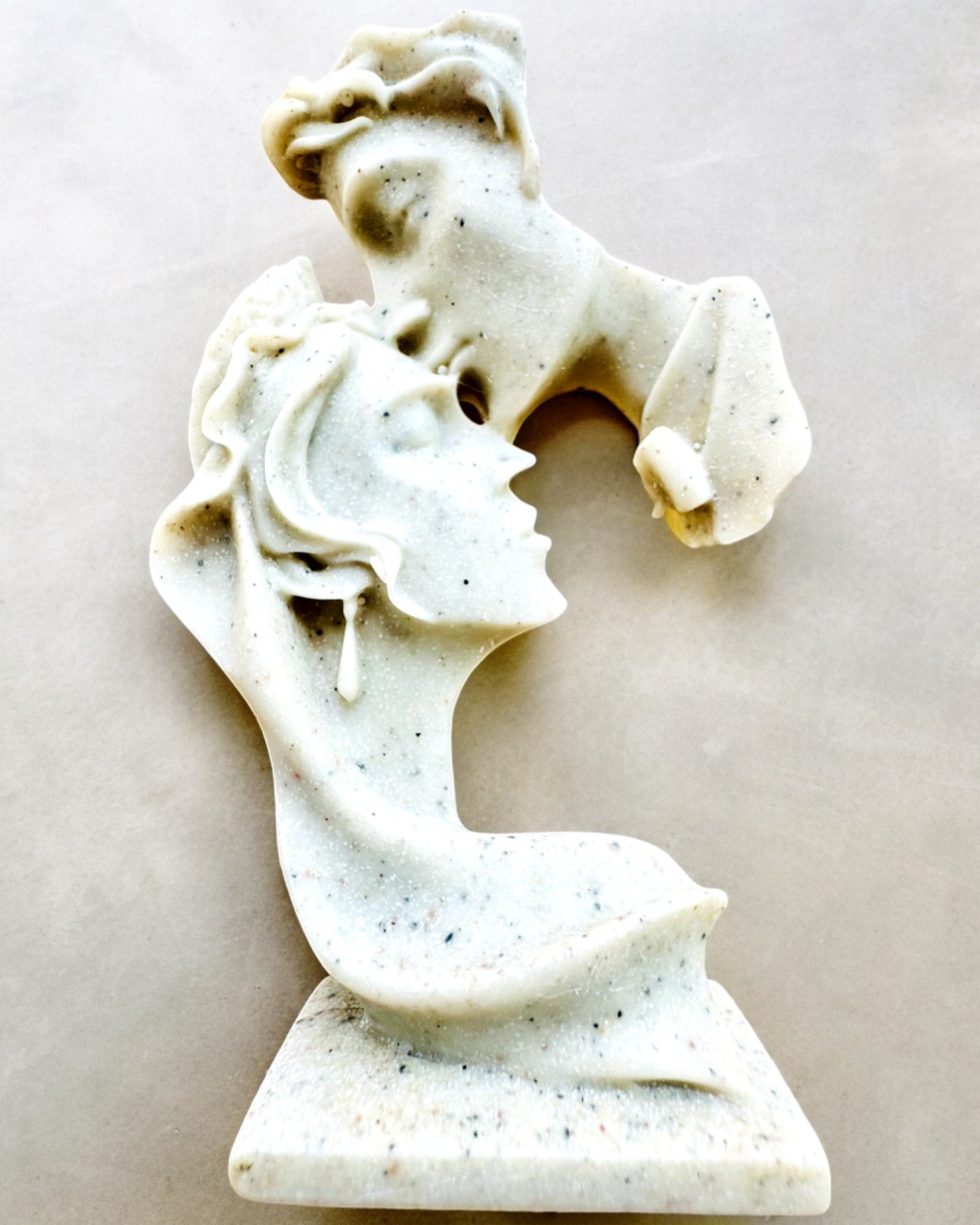 Figurica "Elegancija u Kamenu" bijele boje - visina 13,5 cm, Dekorativna s Opcijom Graviranja