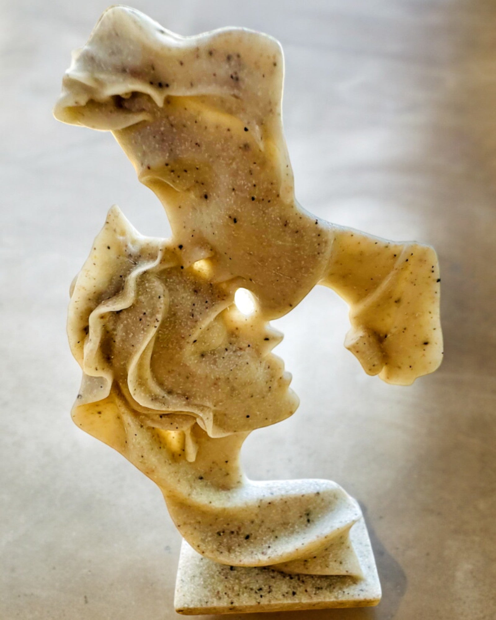 Figurica "Elegancija u Kamenu" bijele boje - visina 13,5 cm, Dekorativna s Opcijom Graviranja