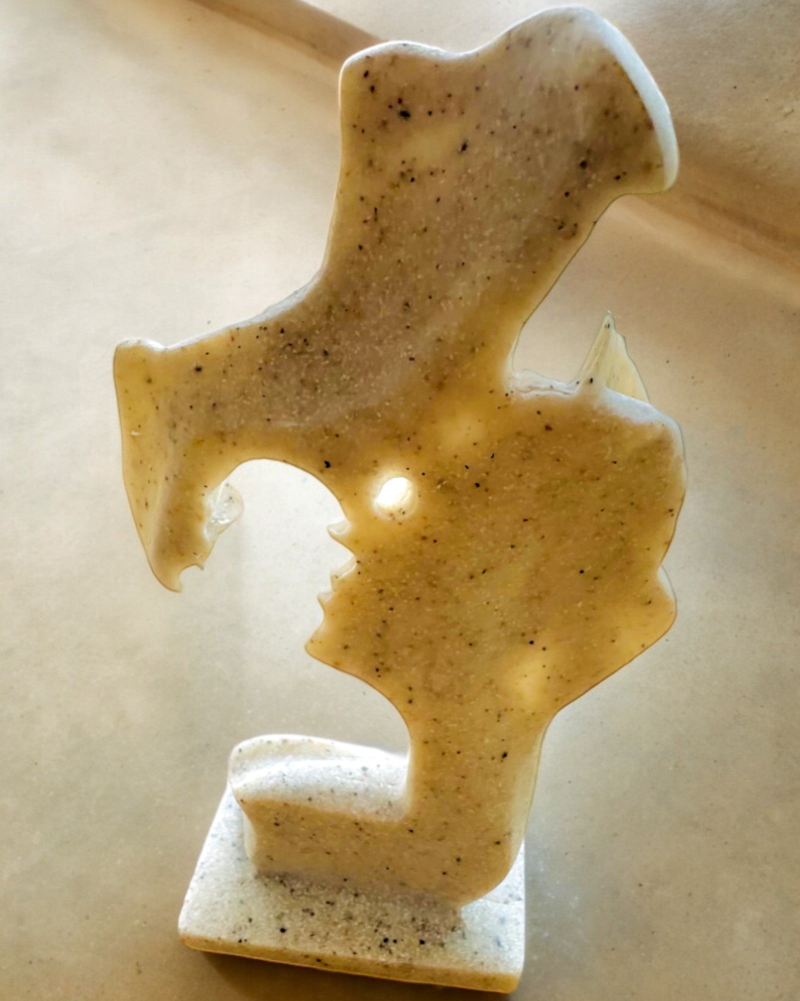 Figurica "Elegancija u Kamenu" bijele boje - visina 13,5 cm, Dekorativna s Opcijom Graviranja