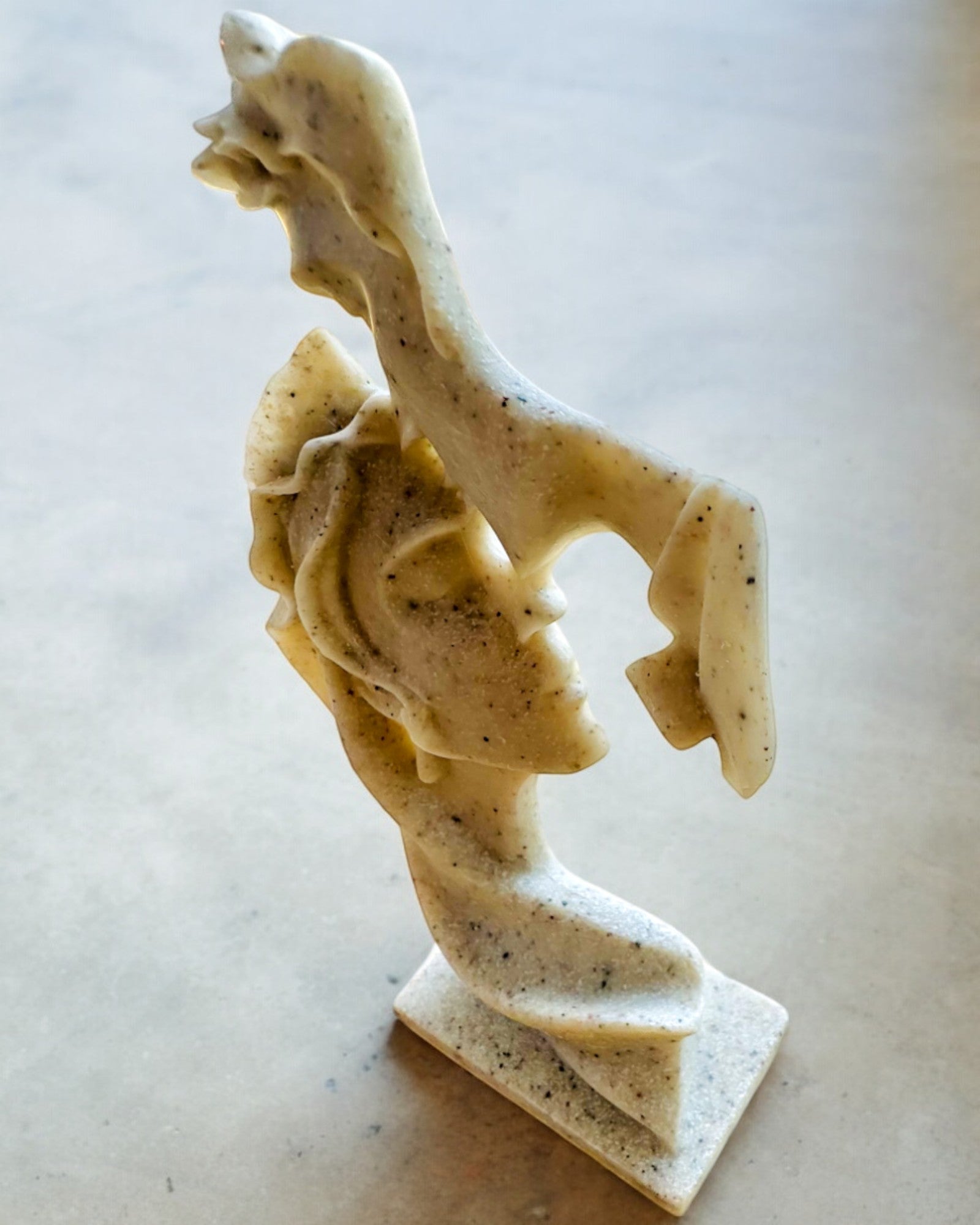 Figurica "Elegancija u Kamenu" bijele boje - visina 13,5 cm, Dekorativna s Opcijom Graviranja