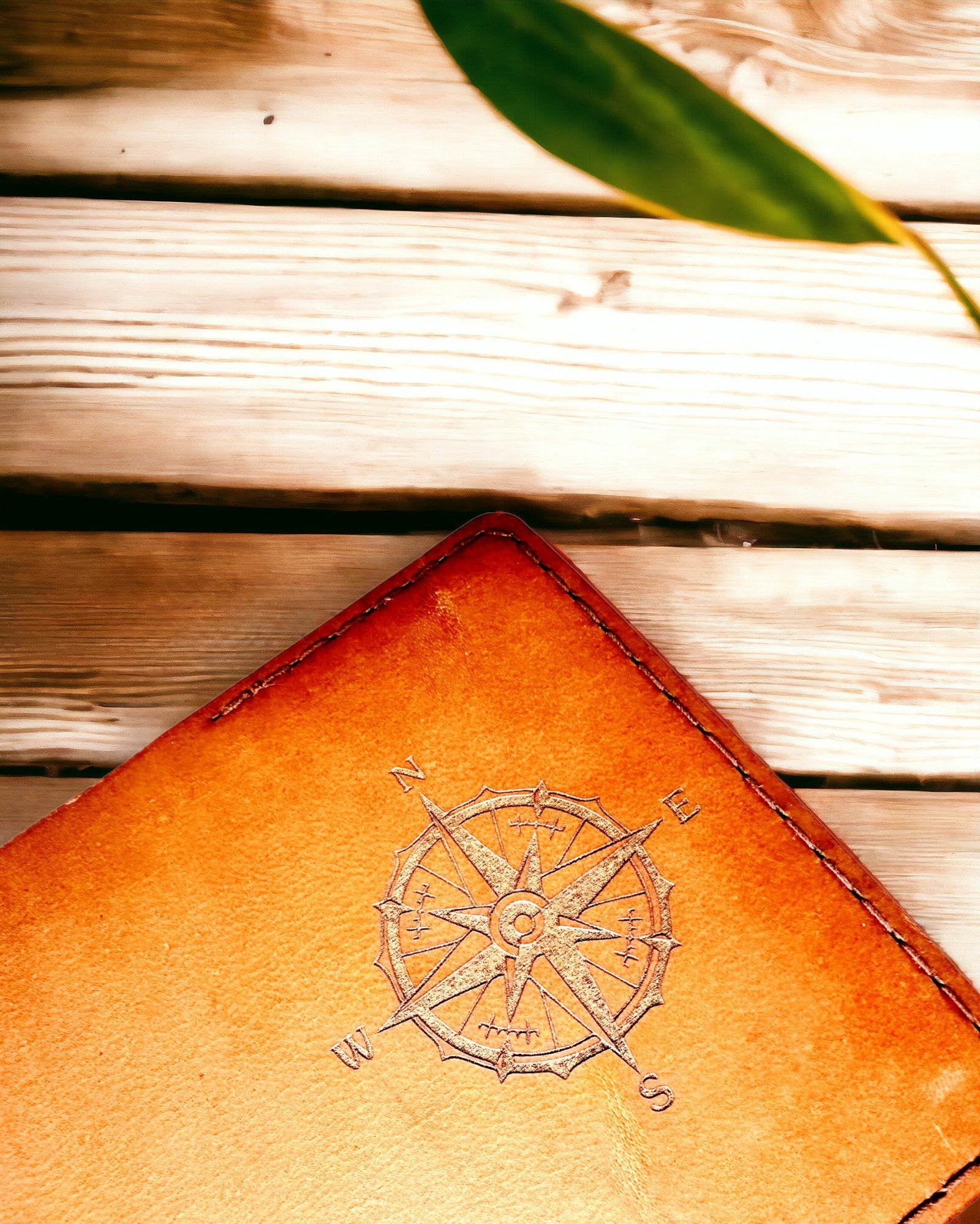 Футляр "Мандрівника" - Шкіряна Обгортка для Паспорта, персоналізація гравіюванням - 2 кольорові варіанти