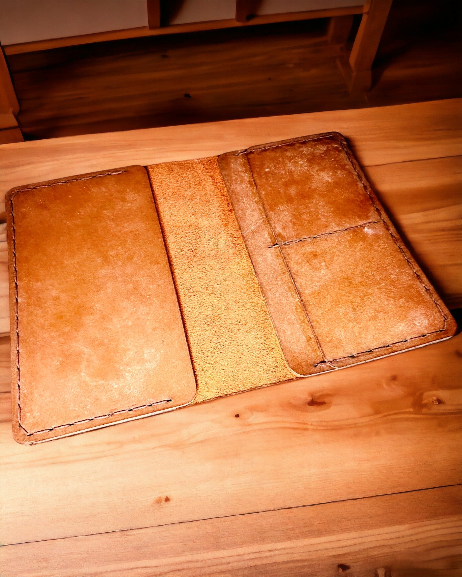 Футляр "Мандрівника" - Шкіряна Обгортка для Паспорта, персоналізація гравіюванням - 2 кольорові варіанти