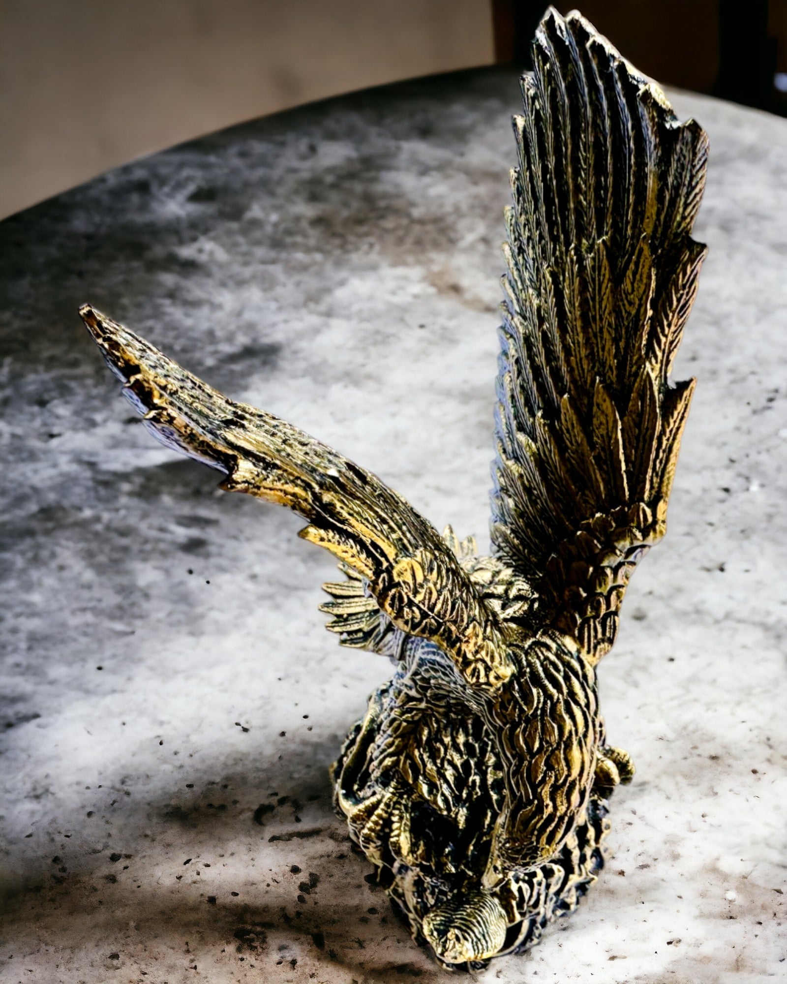 Королівський Орел – Декоративна Фігурка з Смоли з Опцією Гравіювання