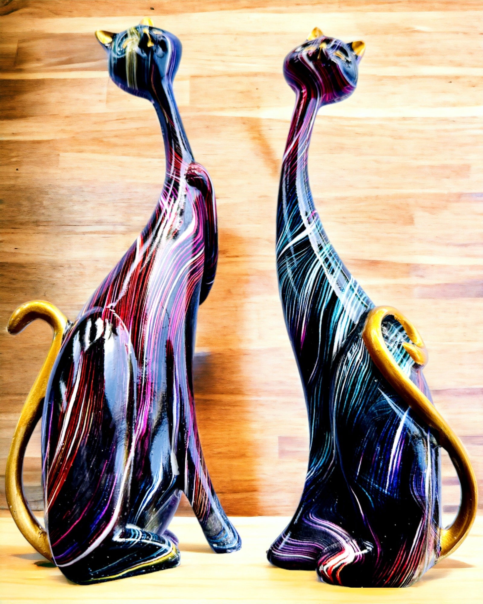 "Koci Eleganci" - Dekoratīvo Figūru Komplekts no Sveķiem ar Iespēju Personalizēt ar Gravējumu