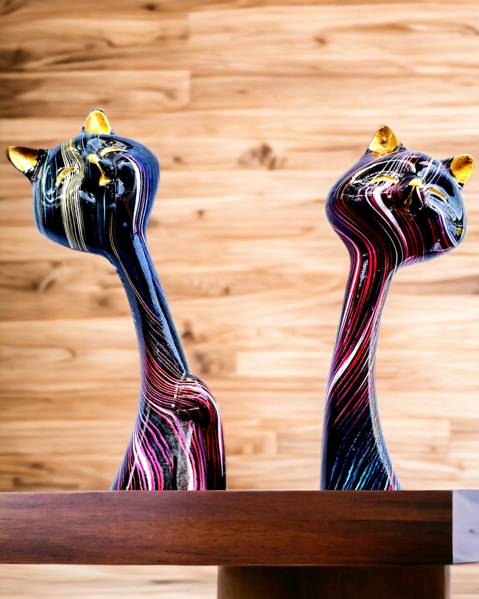 "Koci Eleganci" - Dekoratīvo Figūru Komplekts no Sveķiem ar Iespēju Personalizēt ar Gravējumu