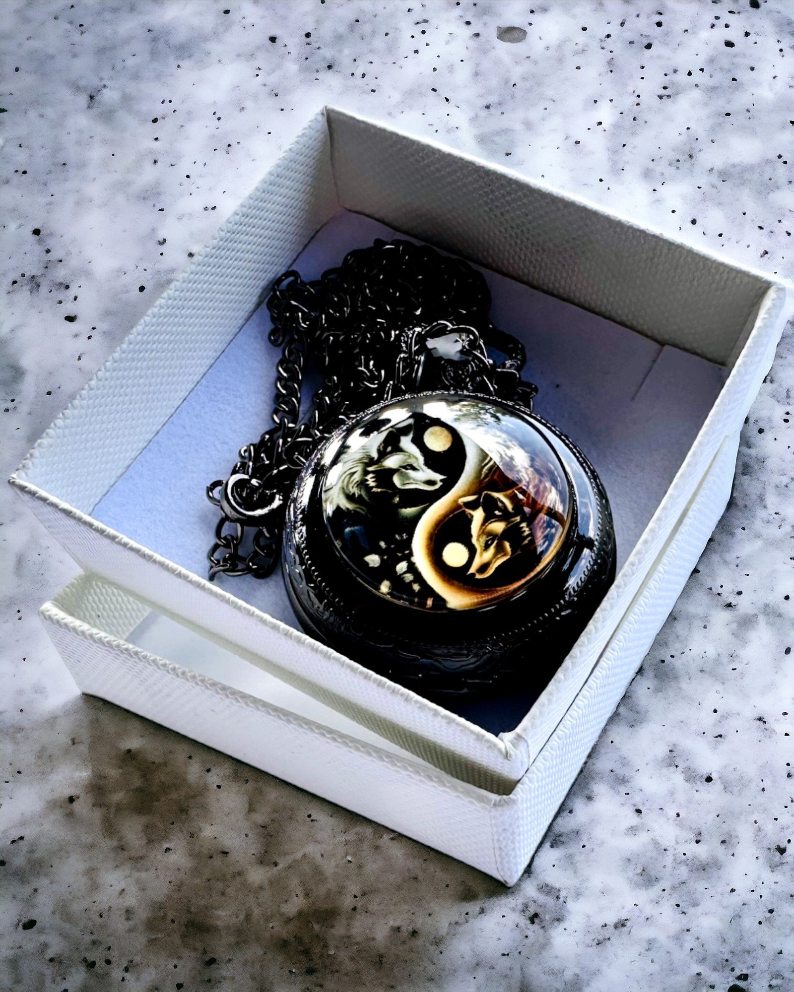 Карманний годинник "Mystic Wolves" з можливістю персоналізації гравіюванням