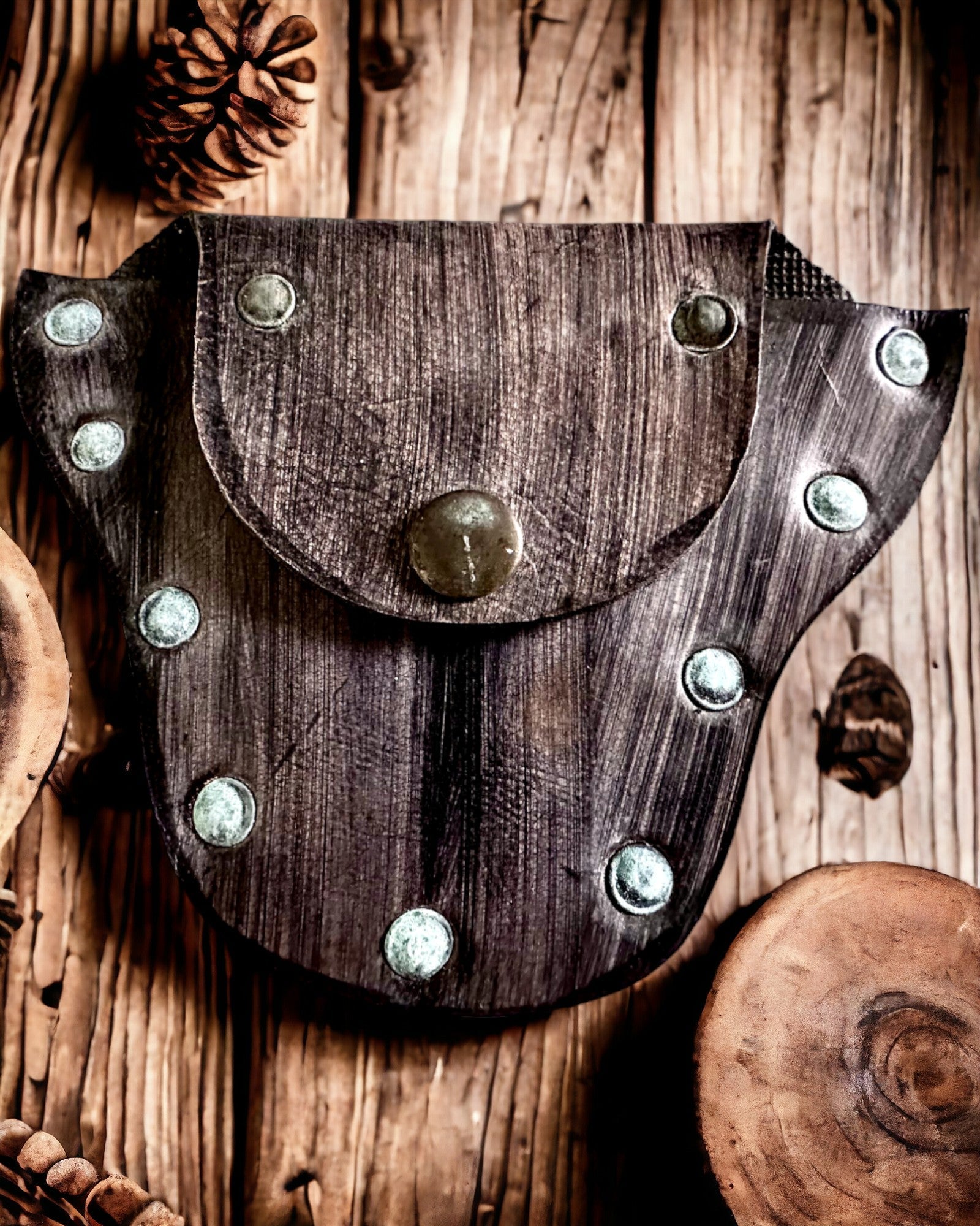 Escondite del Duende del Bosque – Pequeña Bolsa de Cuero Hecha a Mano