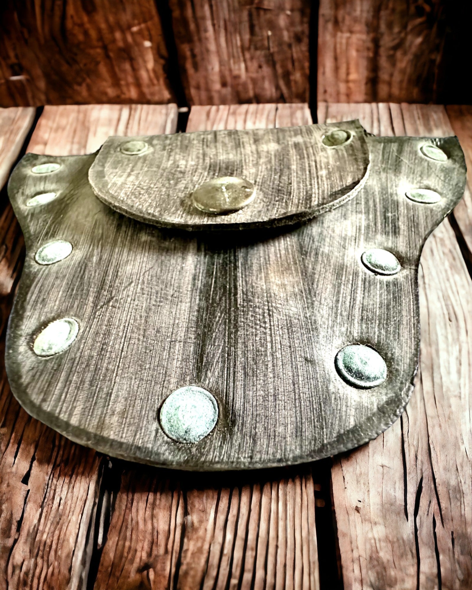 Escondite del Duende del Bosque – Pequeña Bolsa de Cuero Hecha a Mano