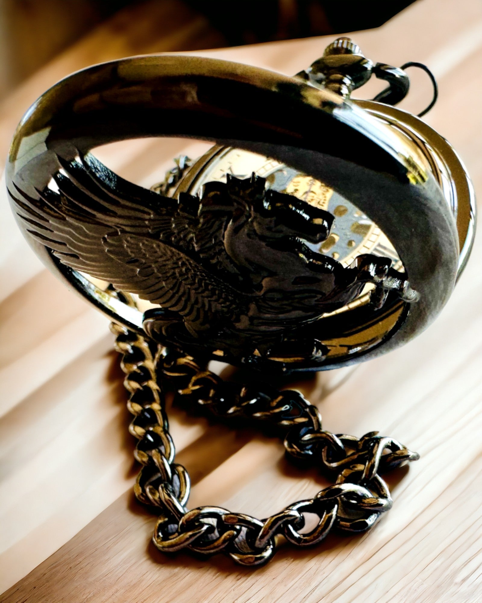 Kišeninis laikrodis "Equus Tempus" - Juodas su arklio motyvu, galimybė personalizuoti graviravimu - balta ciferblatas