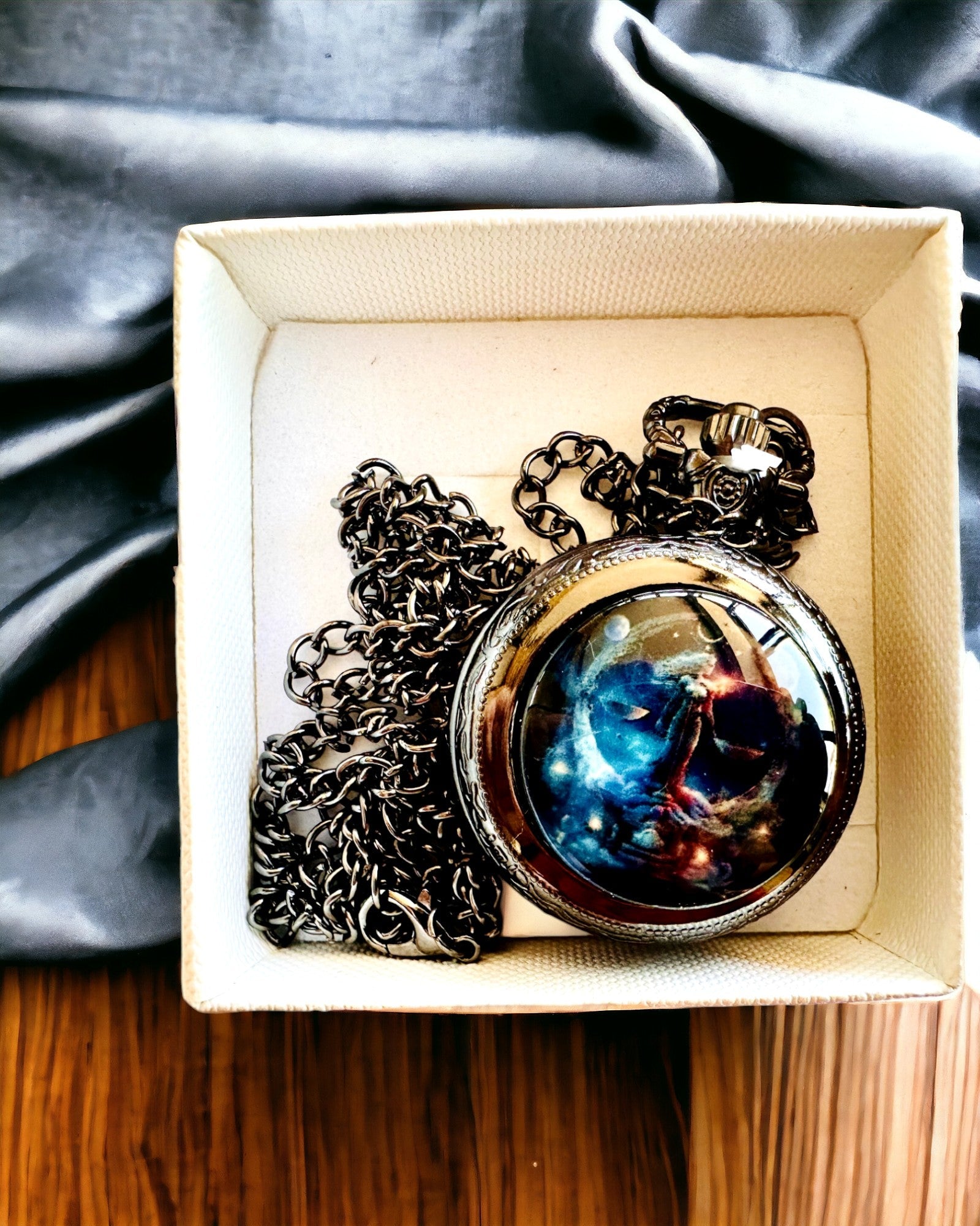 Ceas de Buzunar Spațial "Galactic Timekeeper" - posibilitate de personalizare cu gravură