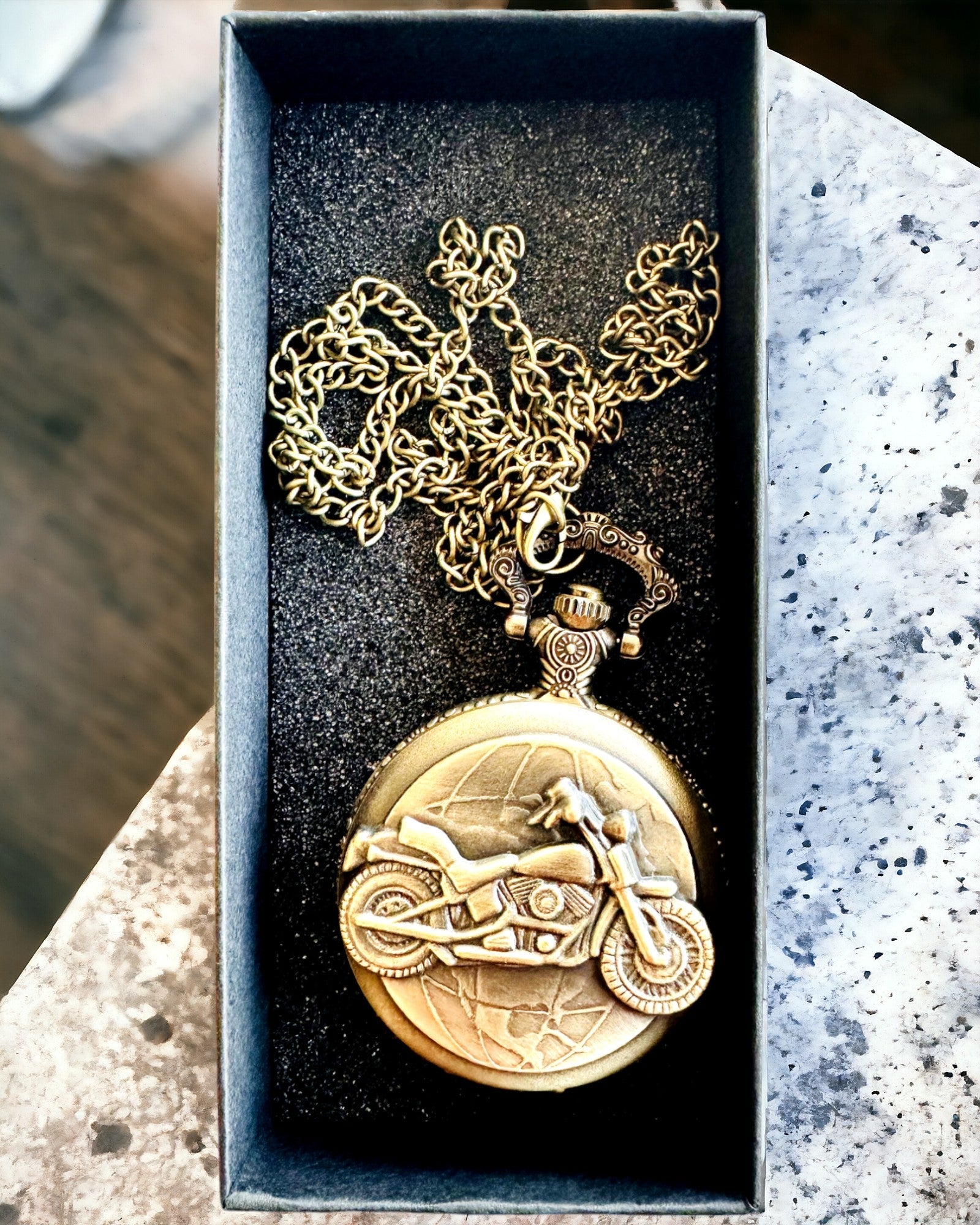 Kišeninis laikrodis „Motociklininko elegancija“ – Graviravimas