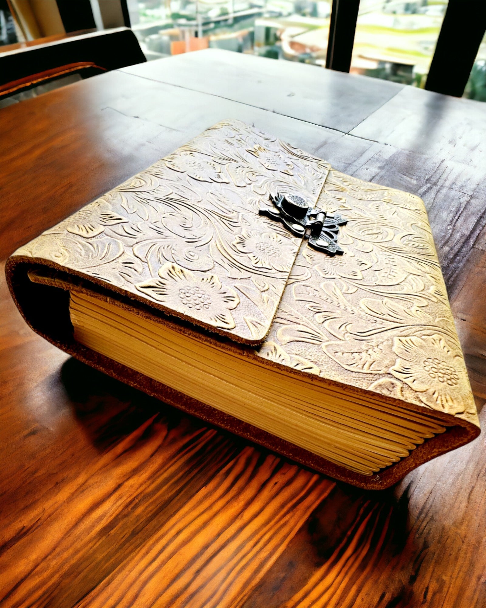 Luksuzna Retro Bilježnica s Kožnim Koricama - "Vintage Elegance", 480 stranica, mogućnost personalizacije gravurom