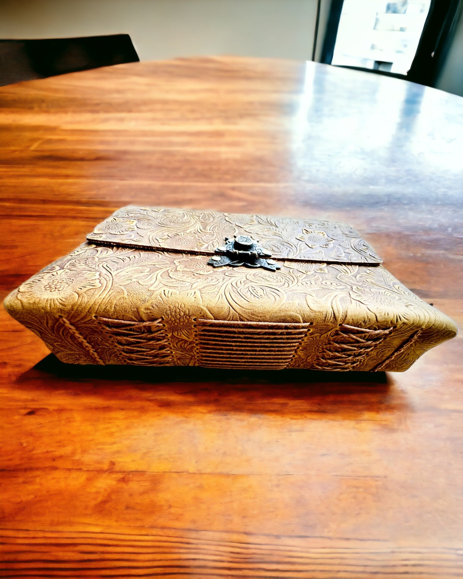 Luksuzna Retro Bilježnica s Kožnim Koricama - "Vintage Elegance", 480 stranica, mogućnost personalizacije gravurom